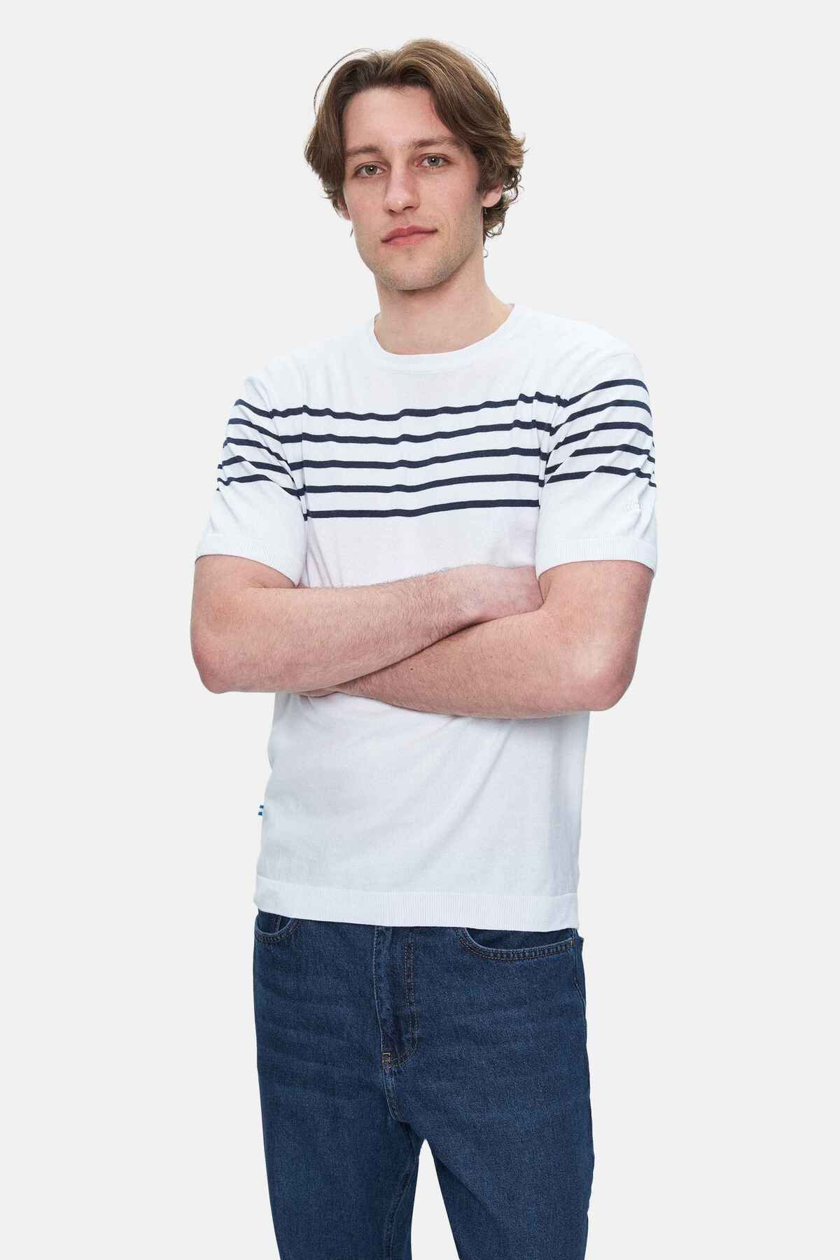 UCLA KENDRICK Beyaz Çizgili Bisiklet Yaka Triko Nakışlı Standard Fit Erkek Tshirt