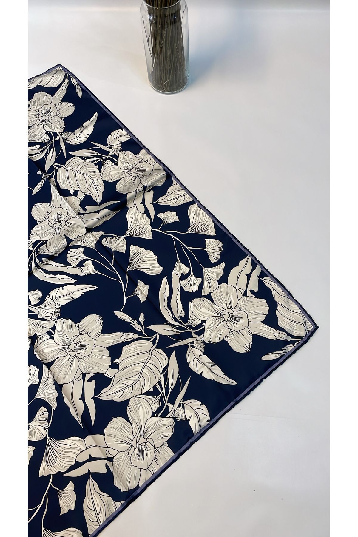 Onur Eşarp - Yeni Ürün Piramit Luxer İki Renkli İpek Görünümlü Rayon Kumaş Çiçek Desenli Moda Mağaza