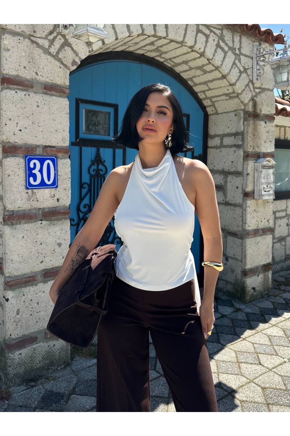 MY LİKA DİK YAKA BOĞAZLI SIRT DEKOLTELİ CROP BLUZ