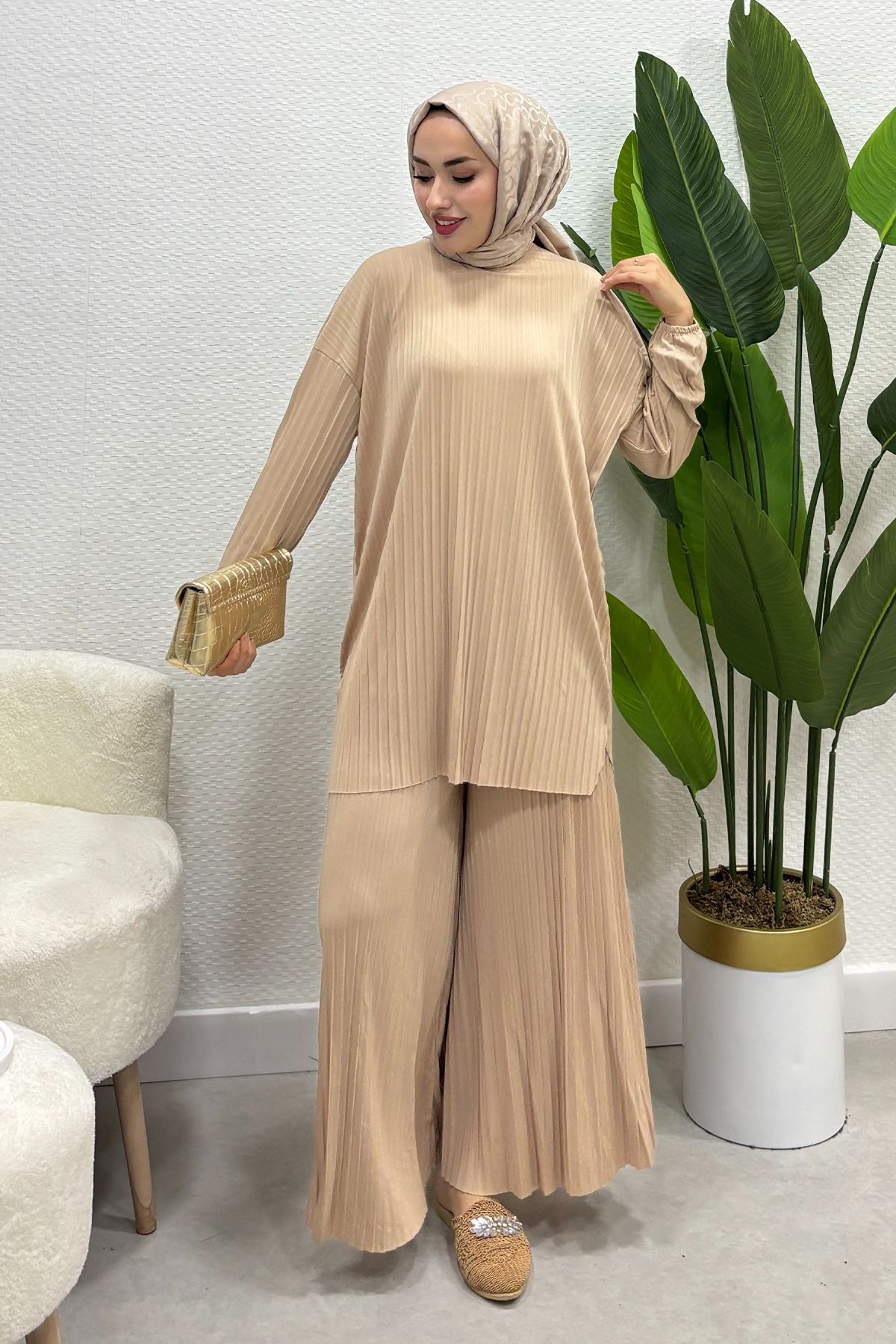 Tesettür Diyarı Yazlık İnce tril tril Sendy Kumaş Takım Kendinden Piliseli Std Beden 38-44 bedene Uyumlu