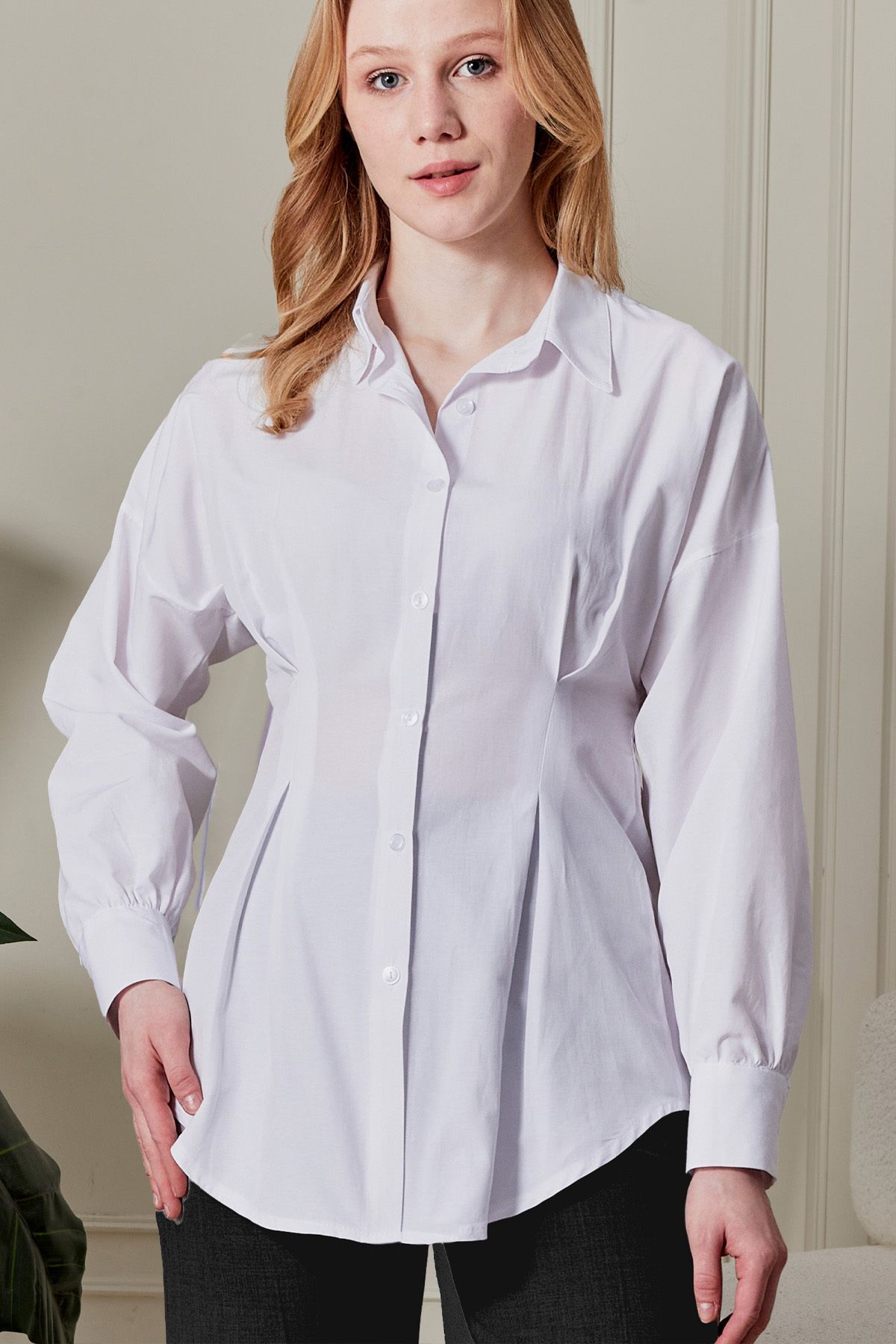fumel women's clothing Kadın Beyaz Pileli Arka Gipeli Belden Oturmalı Tunik