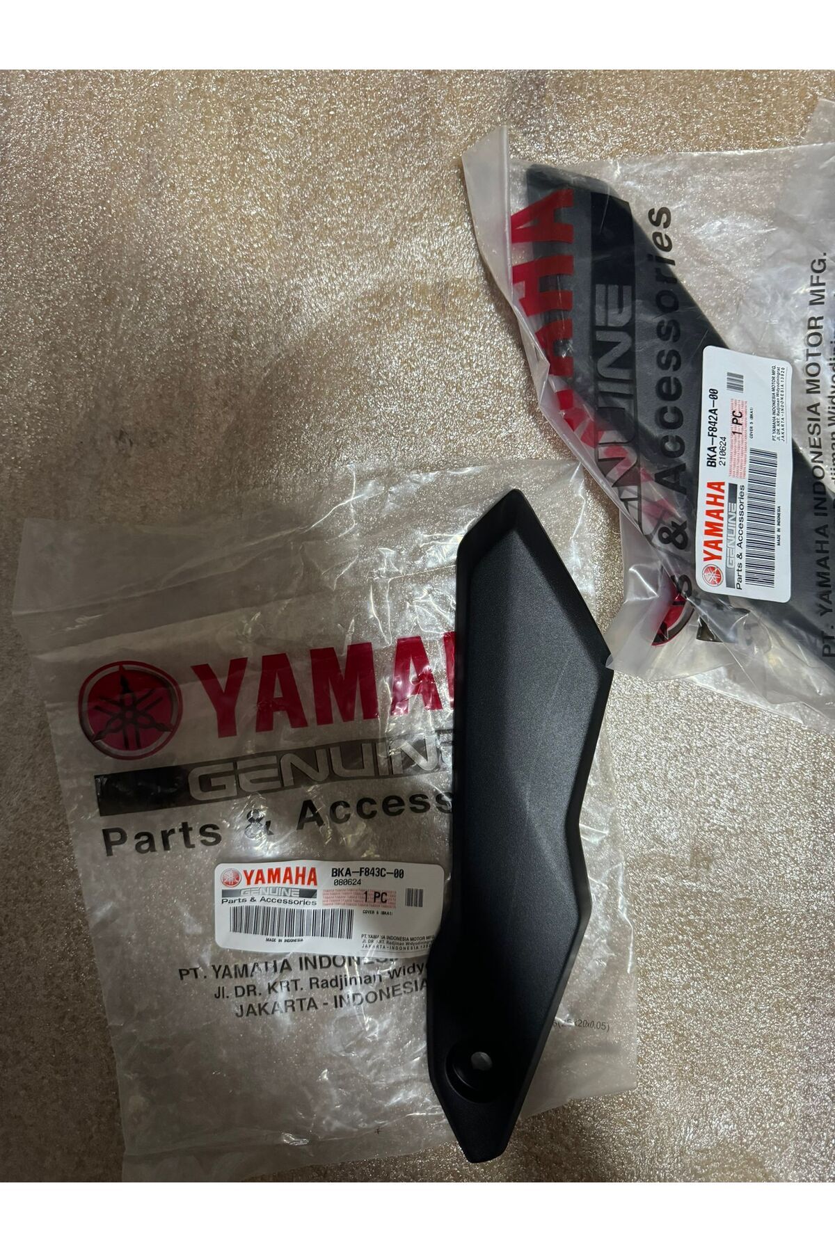 Yamaha XMAX 2024 SAĞ CAM PLASTİĞİ