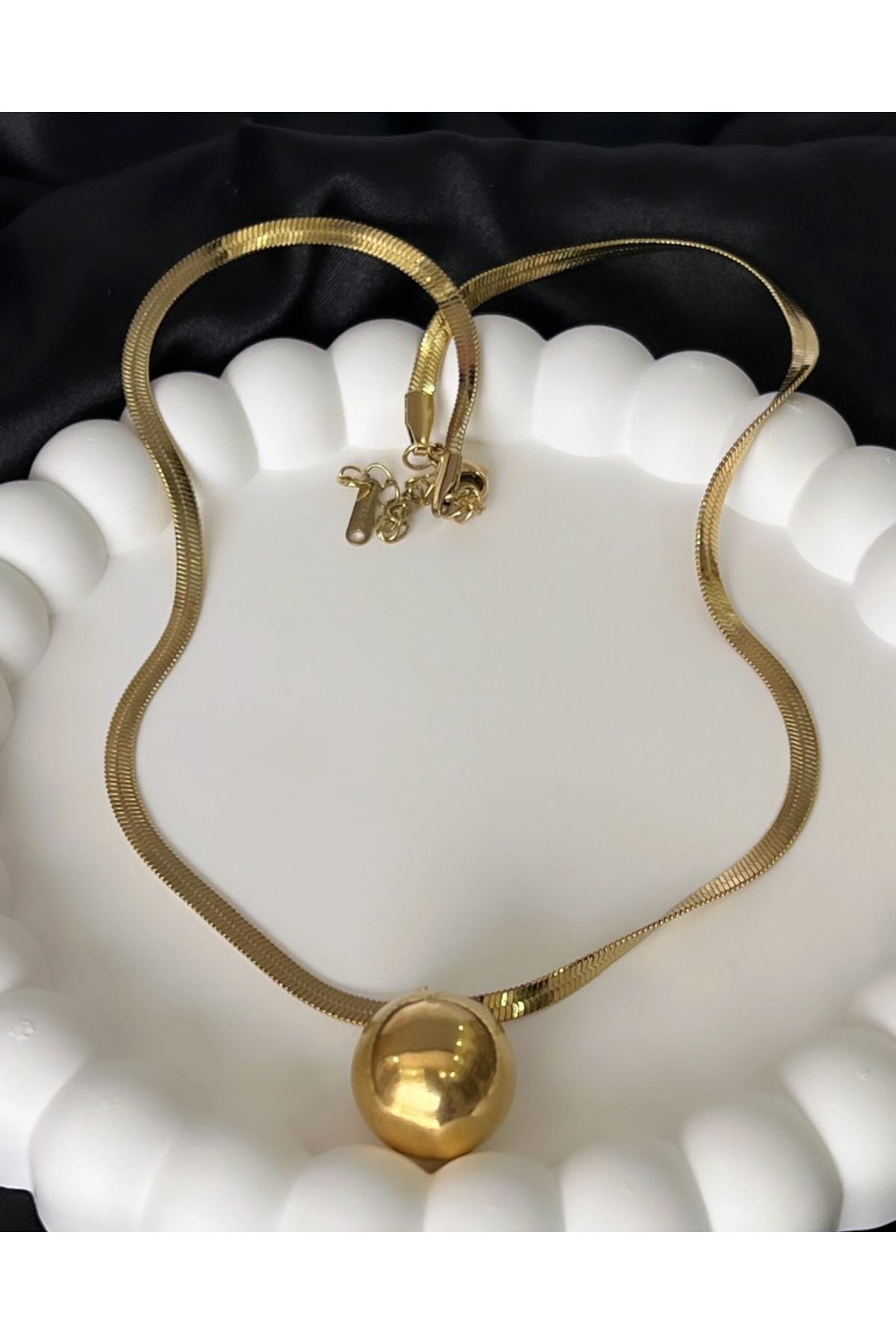 Meri Yuvarlak top uçlu gold çelik kolye