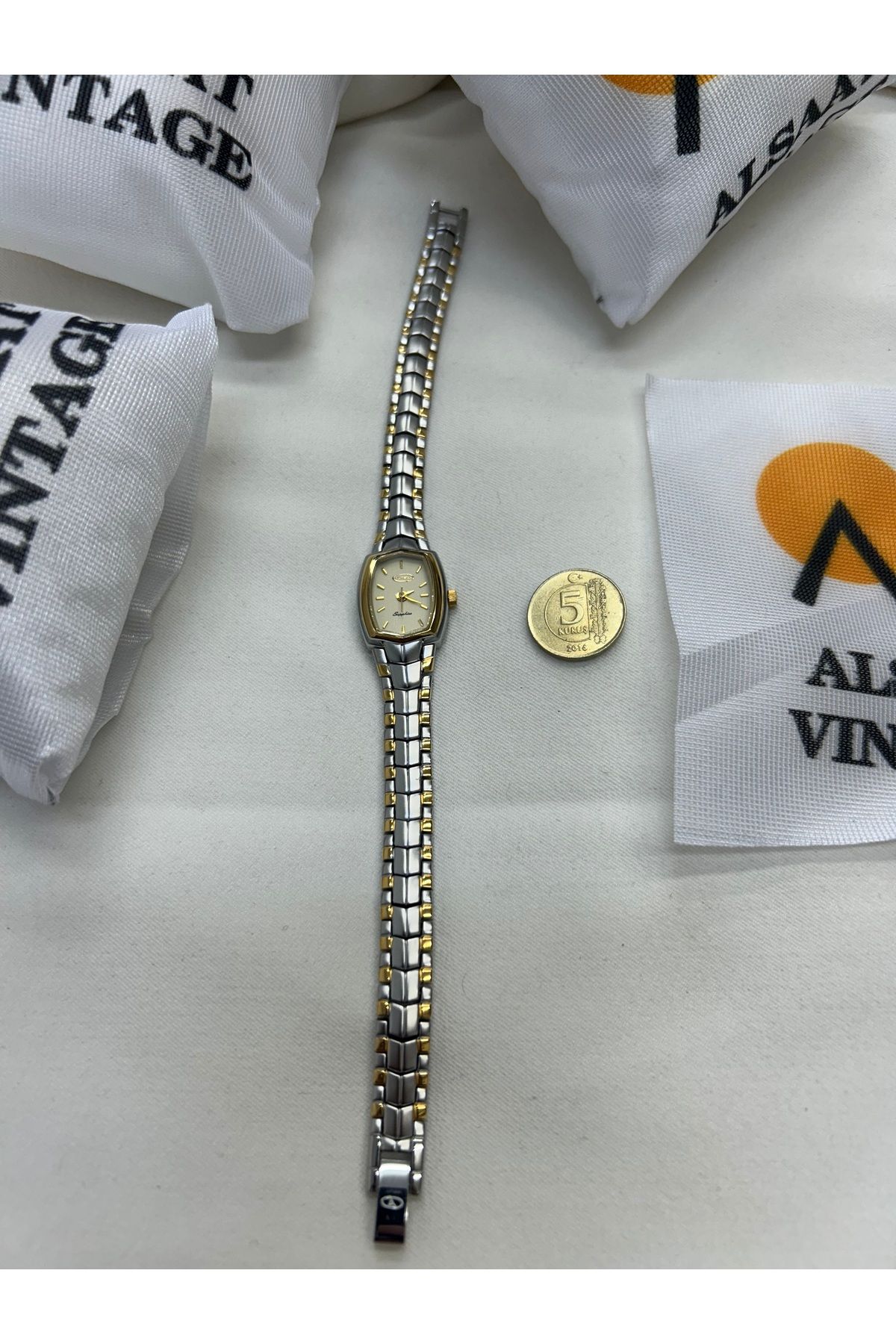 Almera Vintage kadın saati