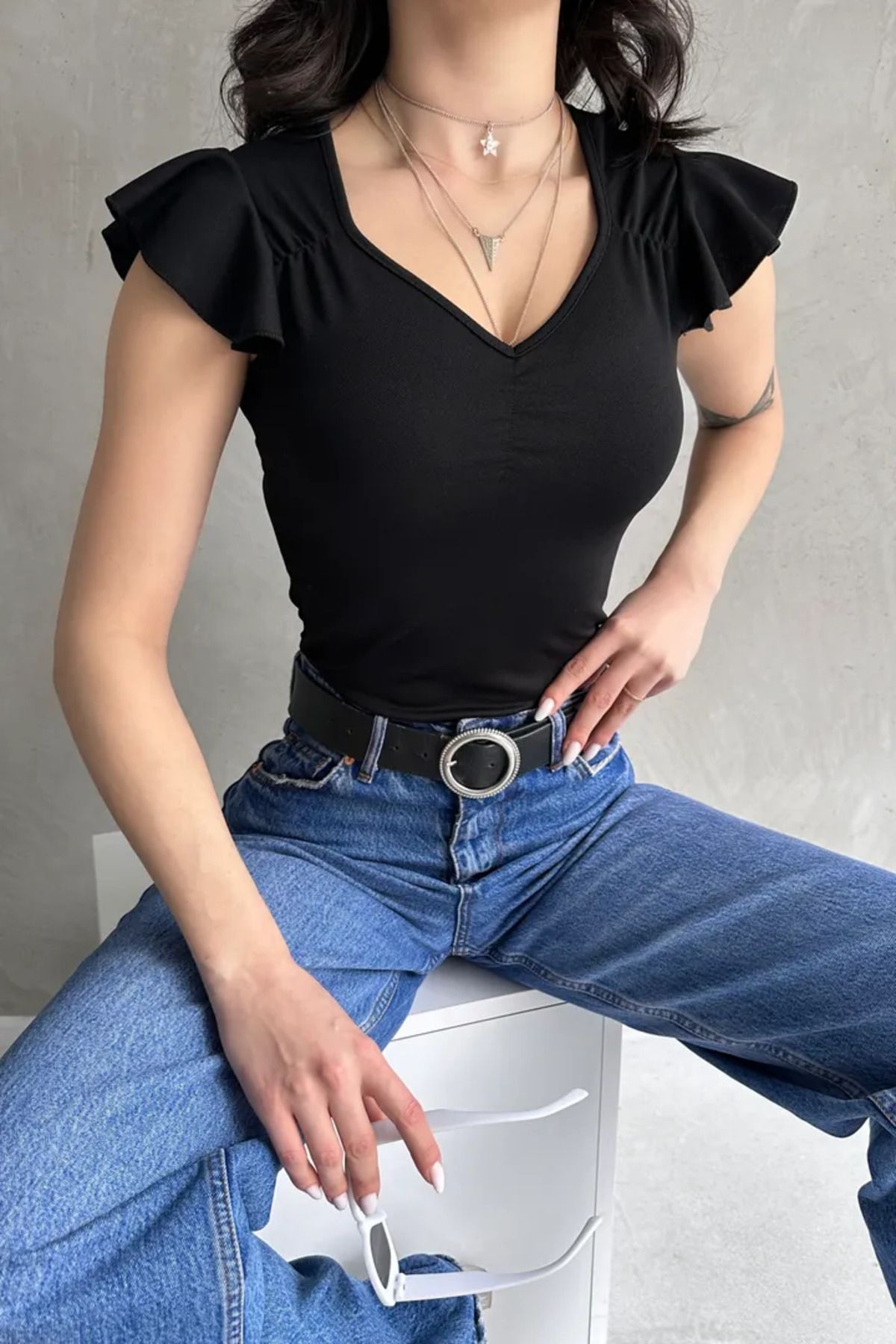 defiletekstil V Yaka Omuzu Volan Detaylı Crep Bluz