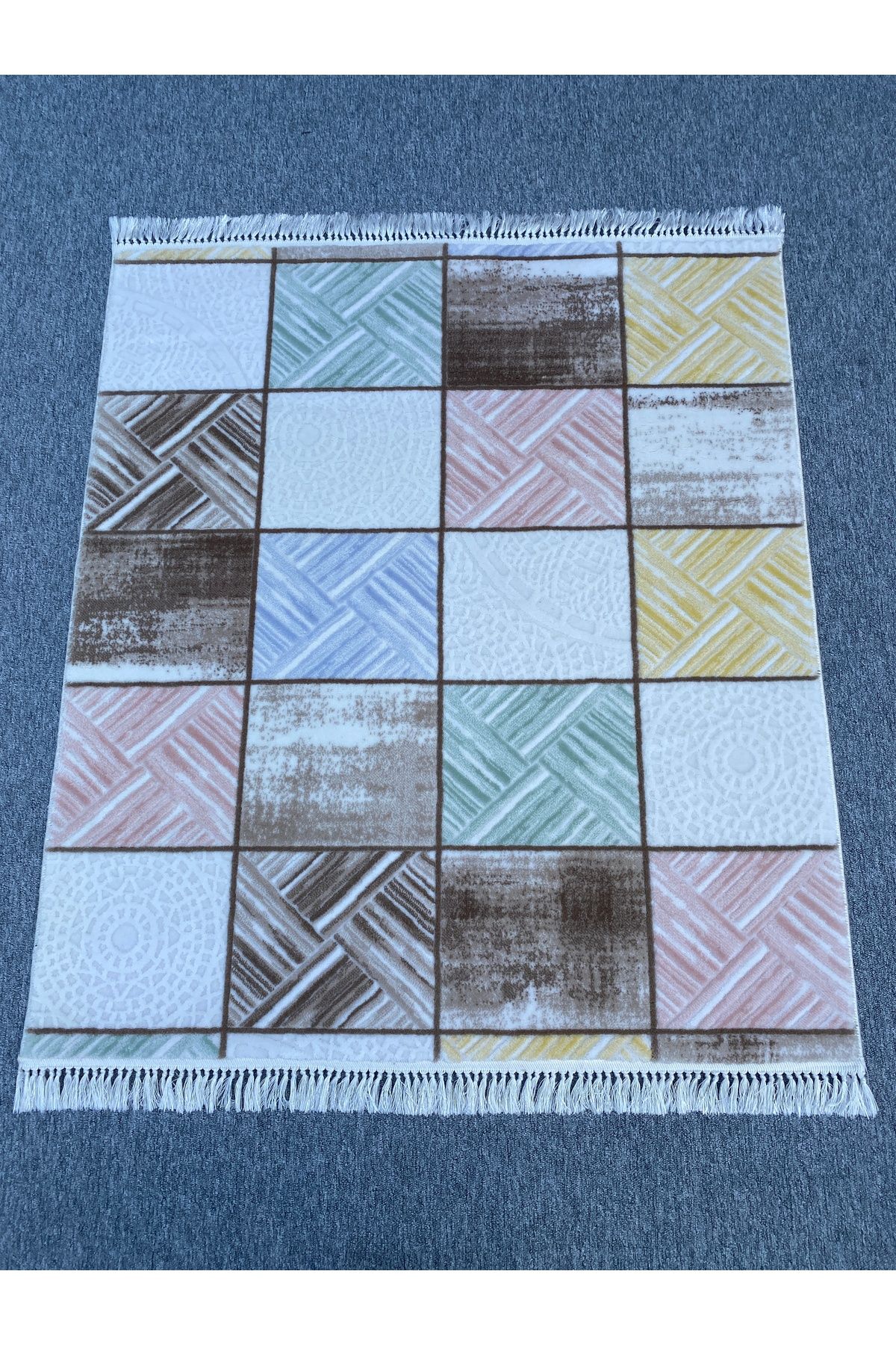 BURAK HALI Kareli Desenli Kesme Halı 120x140 Karışık Renkli Saçaklı Akrilik Halı