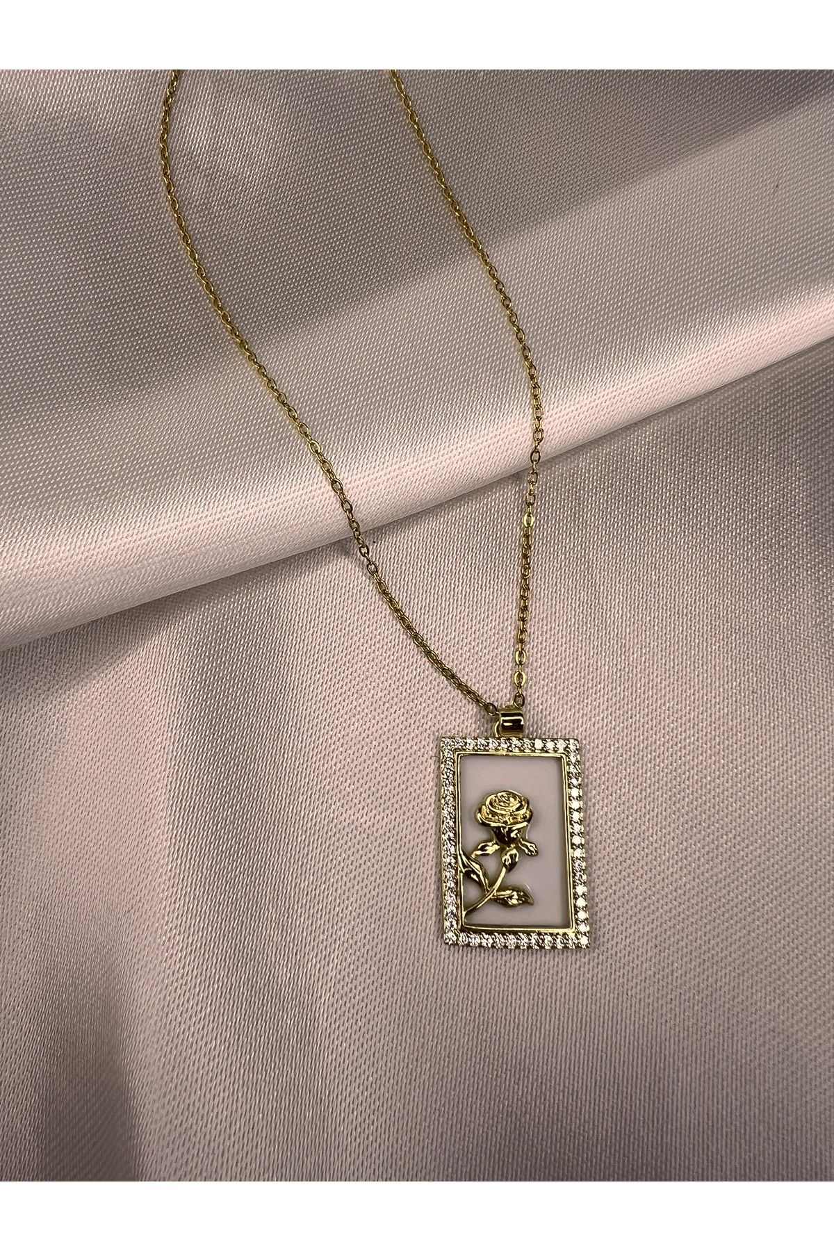 Butik Çelik Zirkon Taşlı Gül Detaylı Tarot Kartlı Kolye