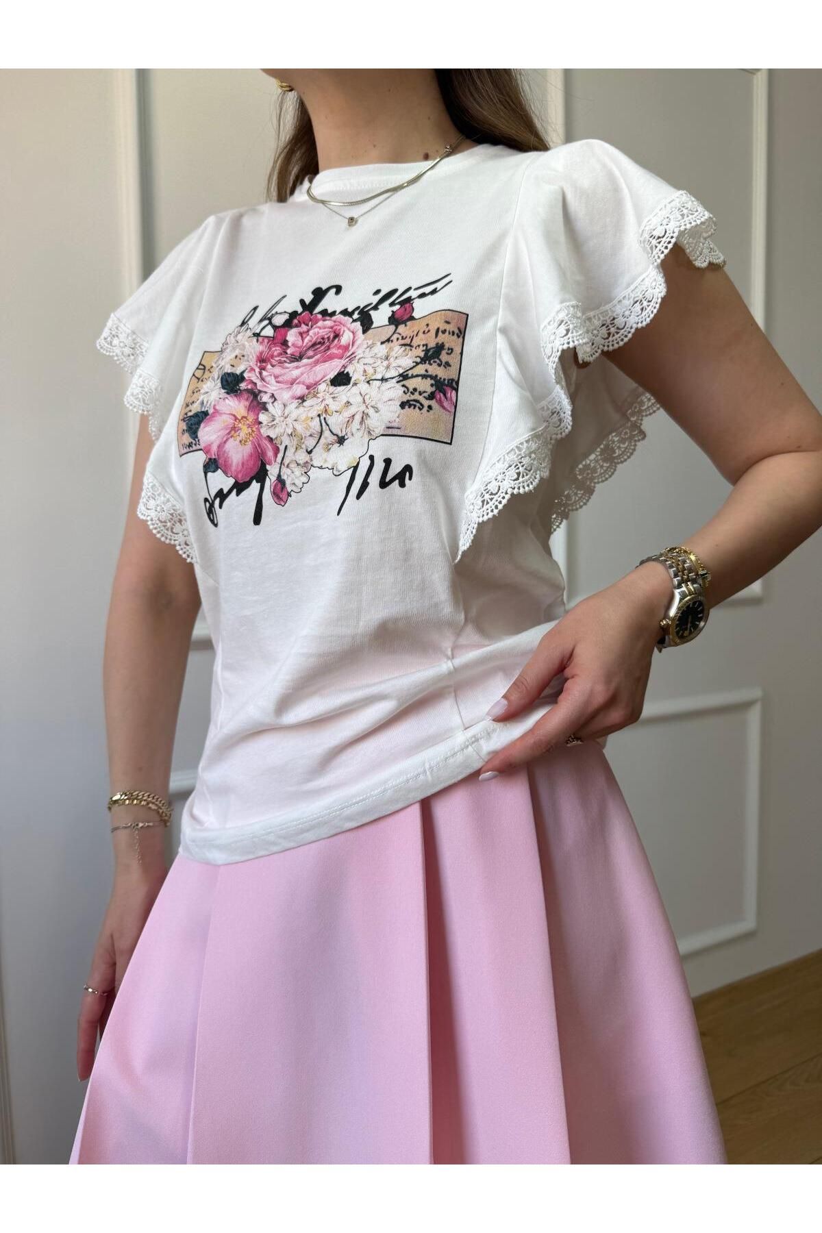 Size Özgü Dantel Detaylı Beyaz Tshirt