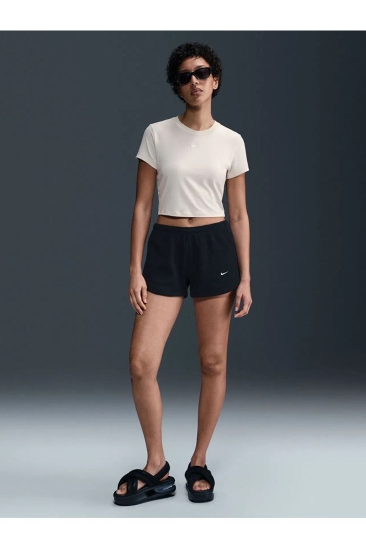 Nike Chill Knit Crop Kadın T-Shirt