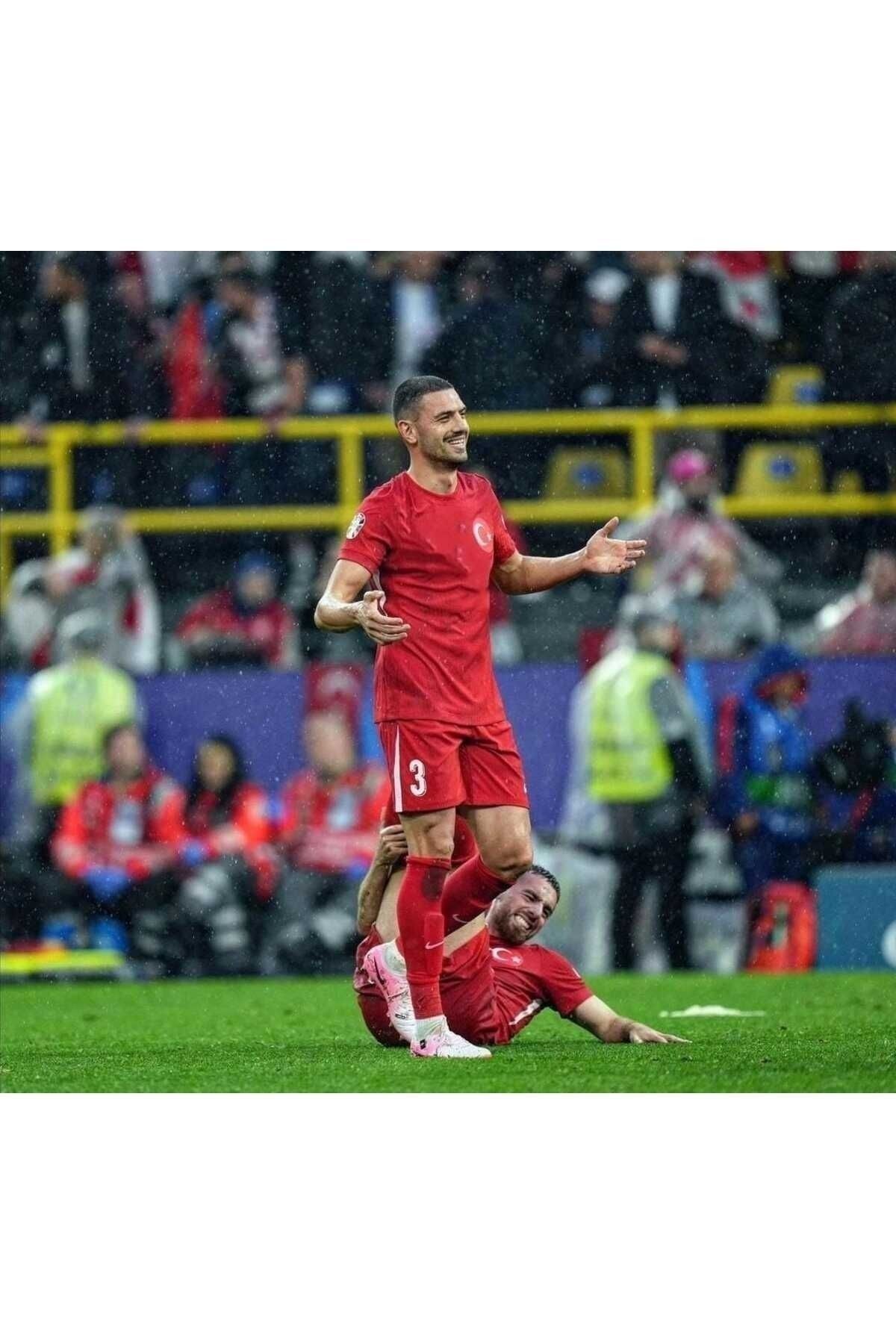 jabuka Türkiye Euro 2024 Merih Demiral Yetişkin Forması (red)
