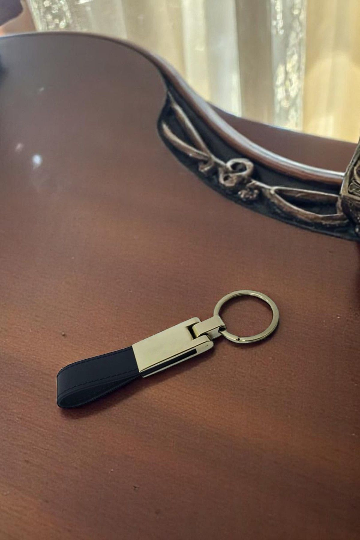 Vekorr Deri Anahtarlık Metal Saplı Dekor İşlevli Hediyelik Anahtar Süsü 11 cm x 2 cm