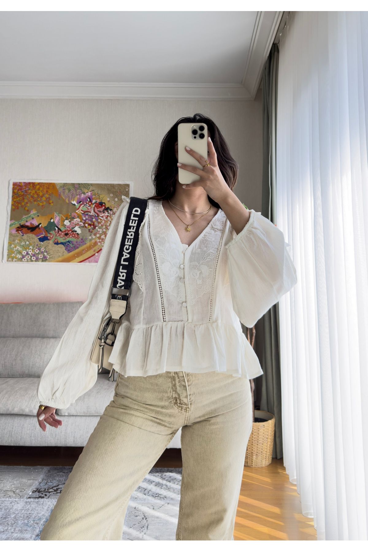 miyuko Kadın Dantelli Fırfırlı V Yaka Düğmeli Bluz