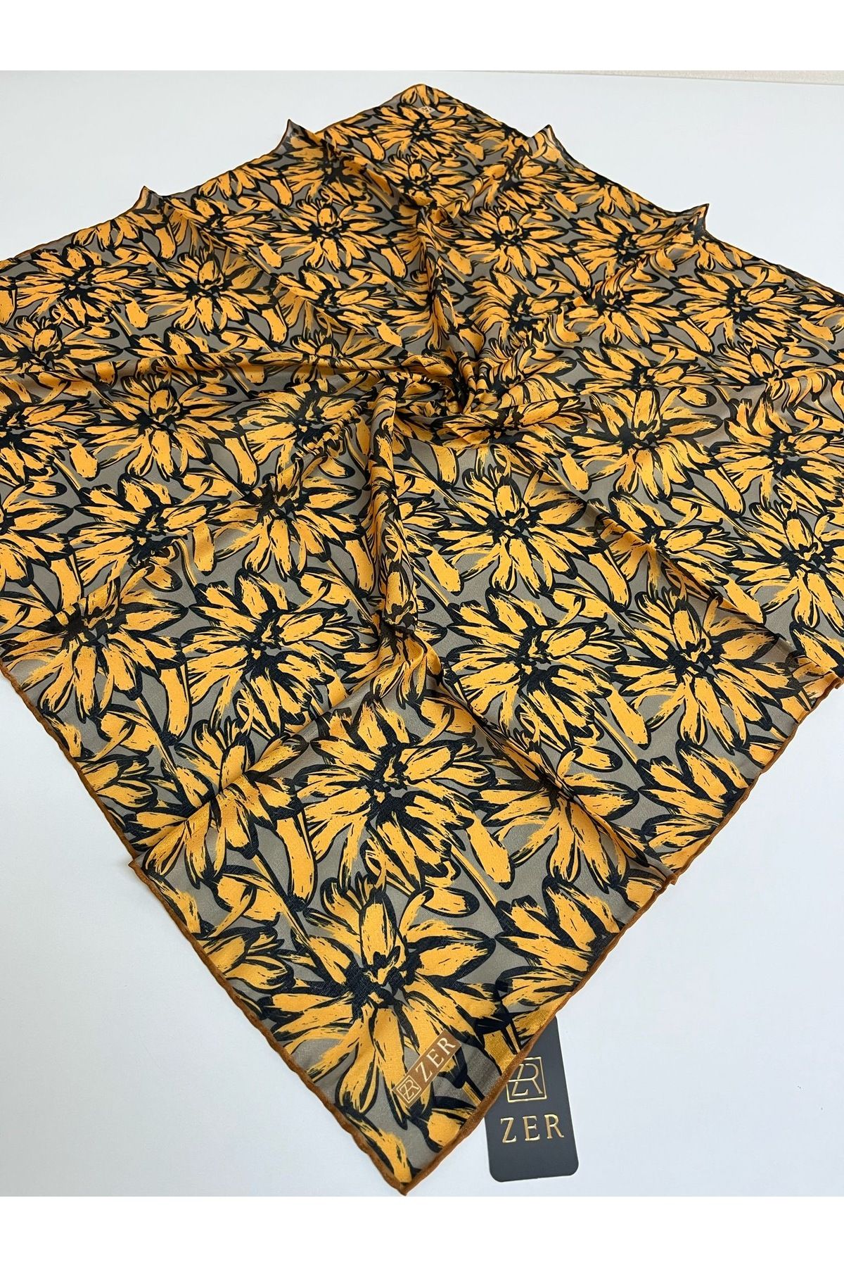 Butik Yeni Kaymayan Soft Çiçek Desenli Zer Organik Kare Eşarp