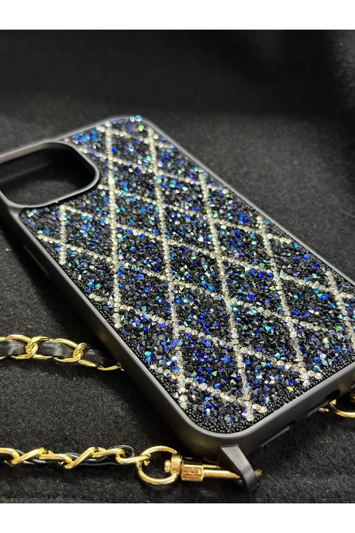 soonaksesuar iPhone 15 Pro Max Lüks Kristal Taşlı Zincirli Telefon Kılıfı