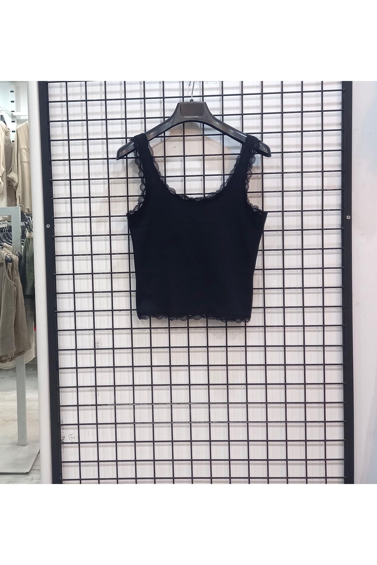 Butik Şans Dantel Detaylı Askılı Kısa Atlet Body