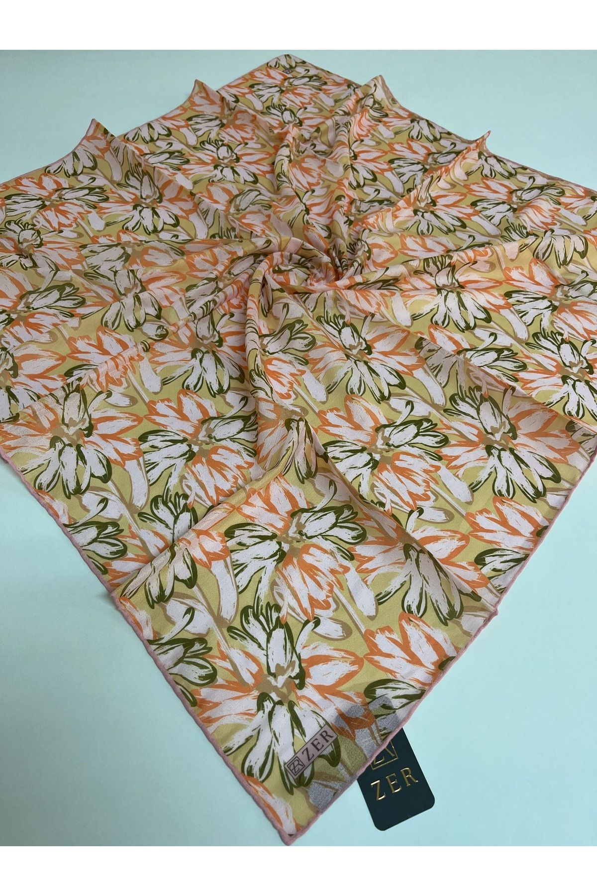 Butik Yeni Kaymayan Soft Çiçek Desenli Zer Organik Kare Eşarp