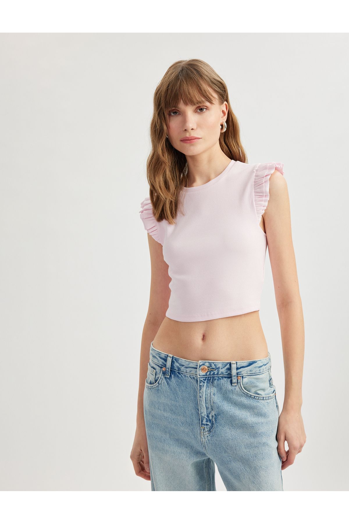 Koton Yeni Sezon Pamuklu Bisiklet Yaka Slim Fit Fırfırlı Kolsuz Tişört