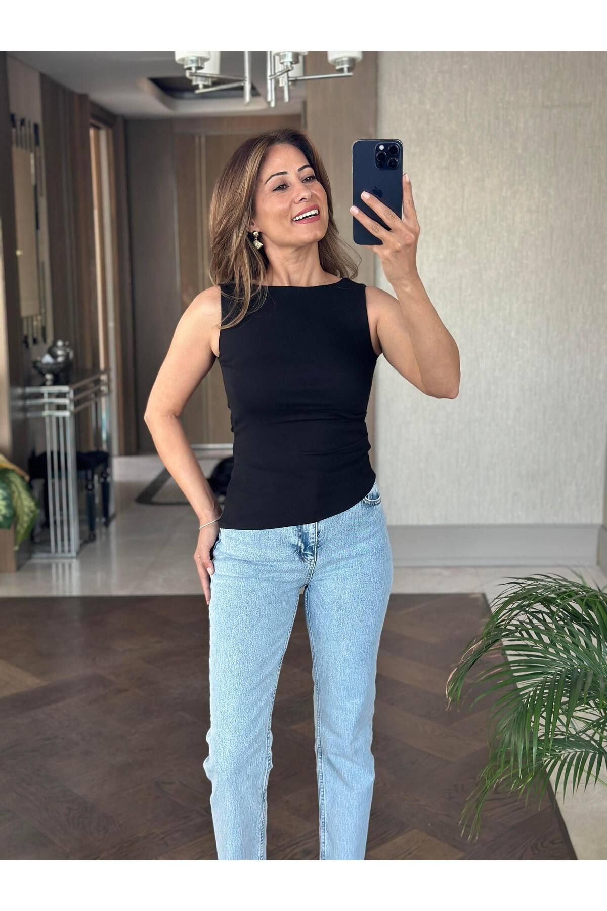 Forlady4 Siyah Eteği Asimetrik Büzgülü Kayık Yaka Sıfır Kol Kadın Bluz