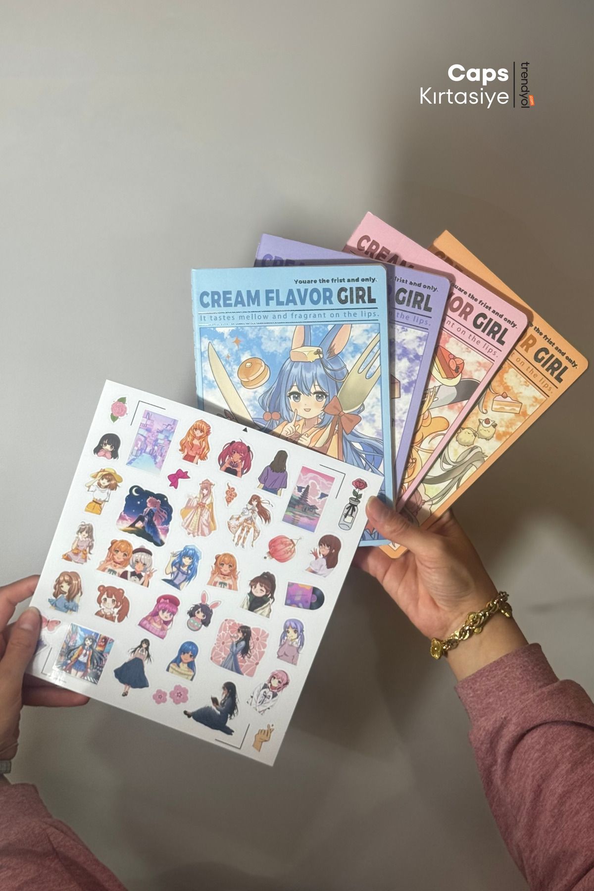 caps office Anime Kız Temalı 4 Adet Defter Seti & 1 Sayfa Parlak Sticker Çıkartmalı Set