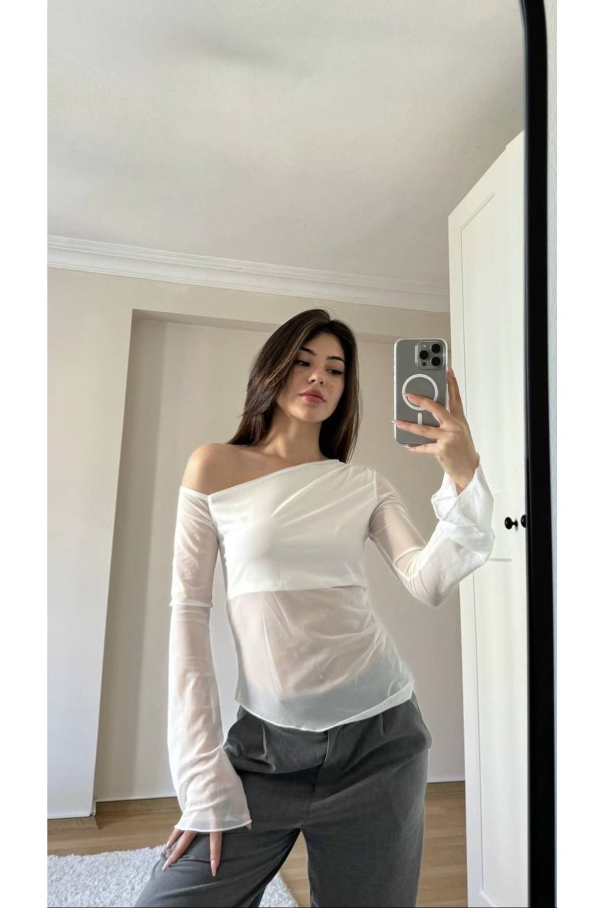 Sudelim butik Omuz dekolteli tül detay bluz