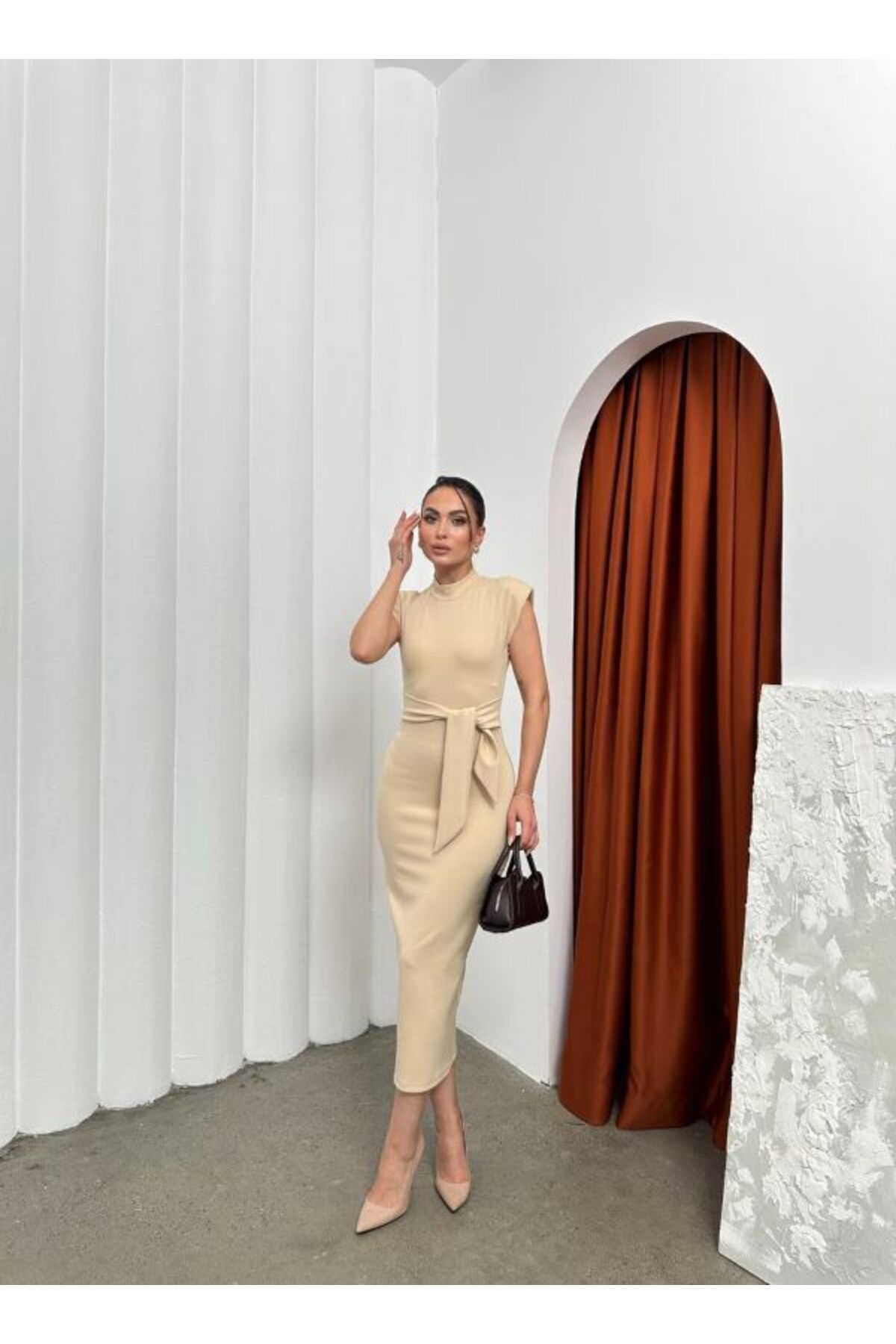 Aşkın fashion KREP KUŞAKLI VATKALI MİDİ ELBİSE