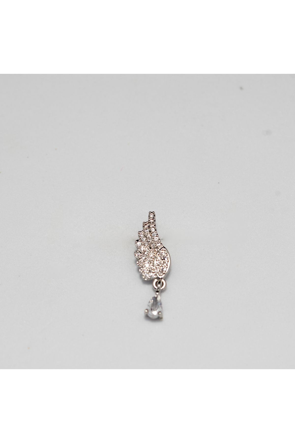 Piercing by Sever KANAT SALLANTILI YAPRAK ÇELİK PIERCING… GÜMÜŞ RENKLİ ve ŞEFFAF TAŞLI (TARGUS HELIX CONCH FLAT)