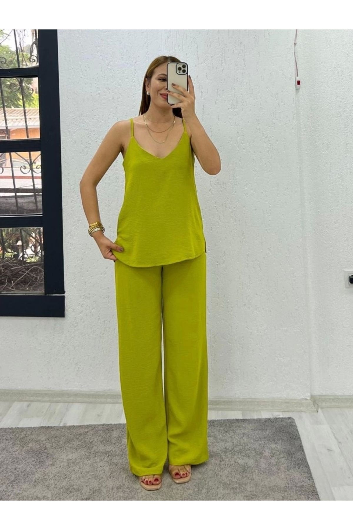 Butik Kadın Aerobin Kumaş Bol Paça Pantolon Ve Askılı Bluz Ikili Takım