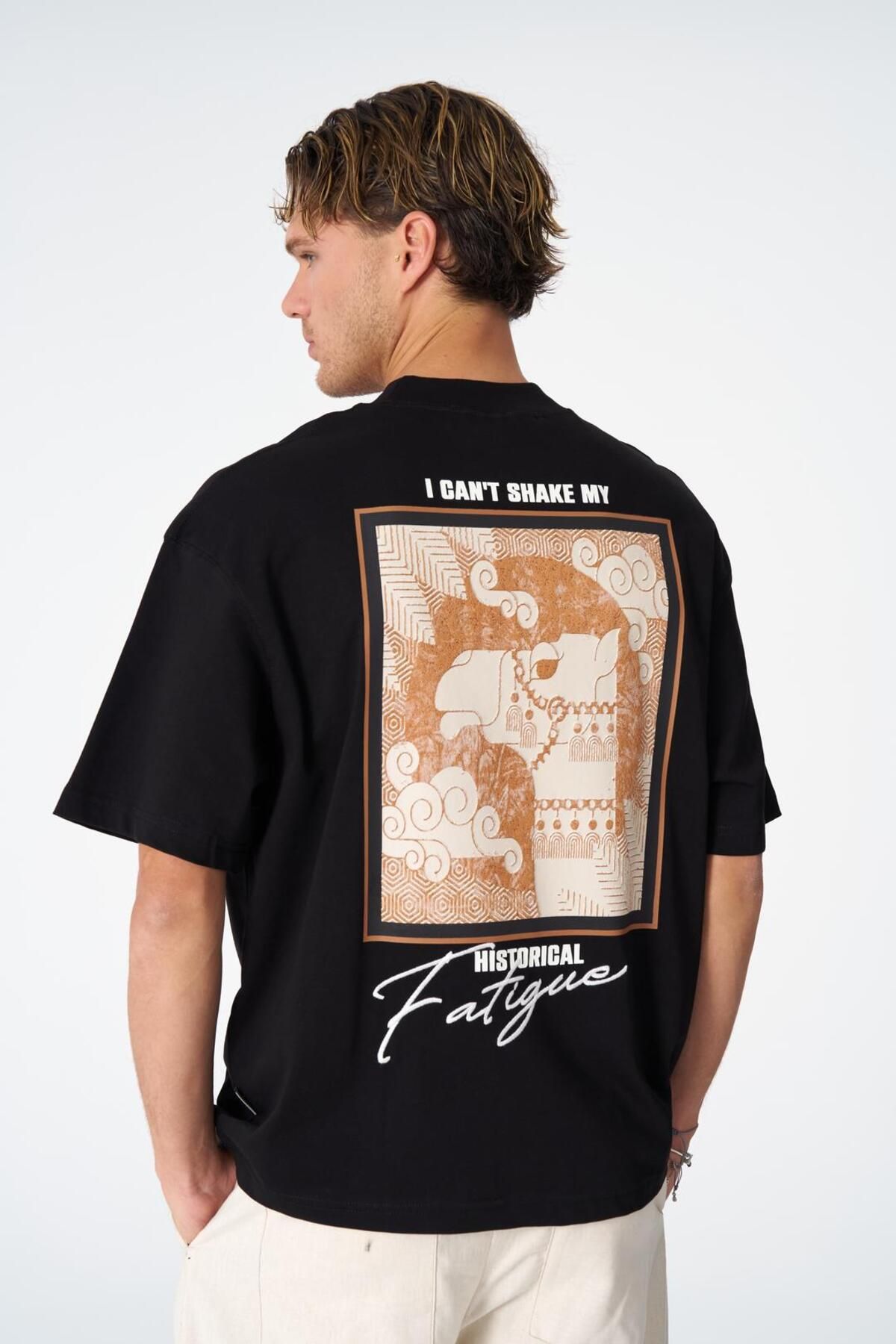 CANMODA I Can’t Shake My Historical Fatigue Oversize Tişört - Siyah