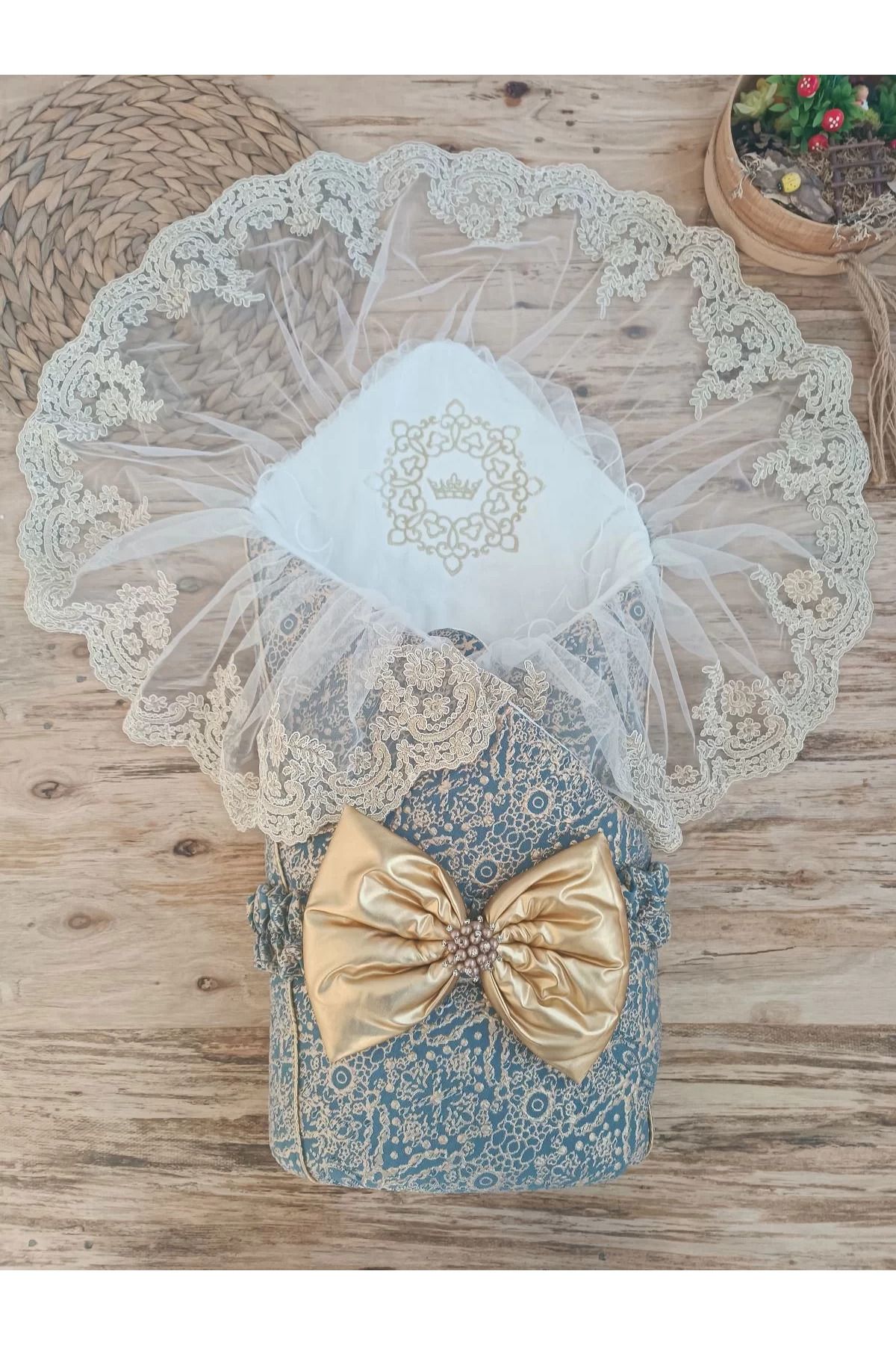 yusuftex Yenidoğan Kabartma Desenli Gold Fiyonklu Güpürlü Bebek Battaniyesi Kundak Gold