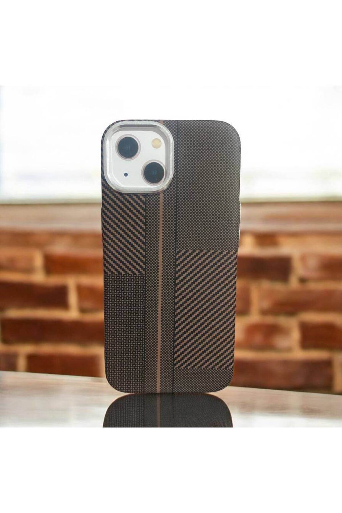 Bruntoo BR Apple İphone 15 Uyumlu Lux Carbon Fiber Magsafe Metal Kılıf Ultra Hafif İnce Manyetik Kapak.