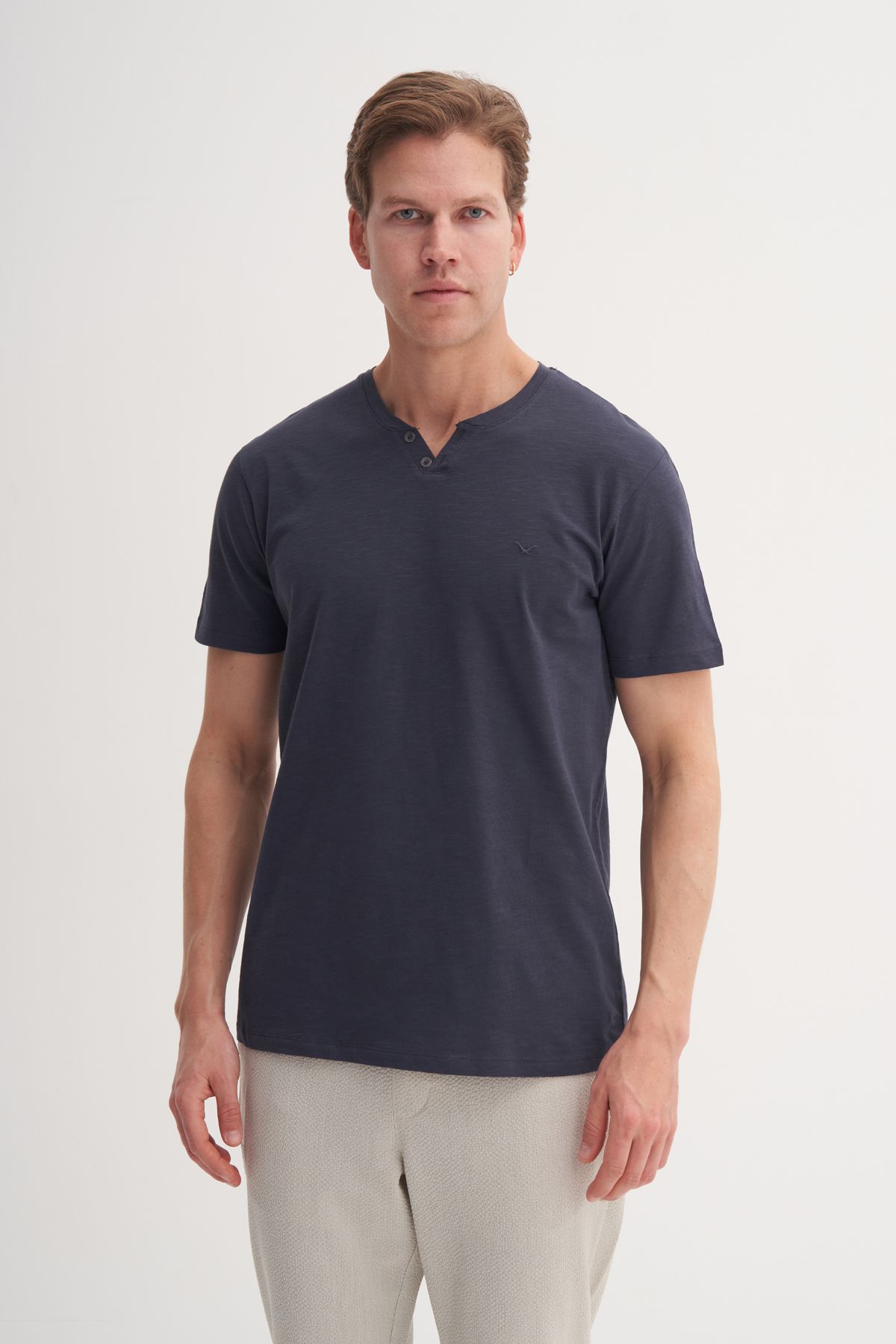 Cazador 25YCEEO04227 Antrasit Erkek V Yaka Patlı Slim Fit %100 Pamuk T-shirt