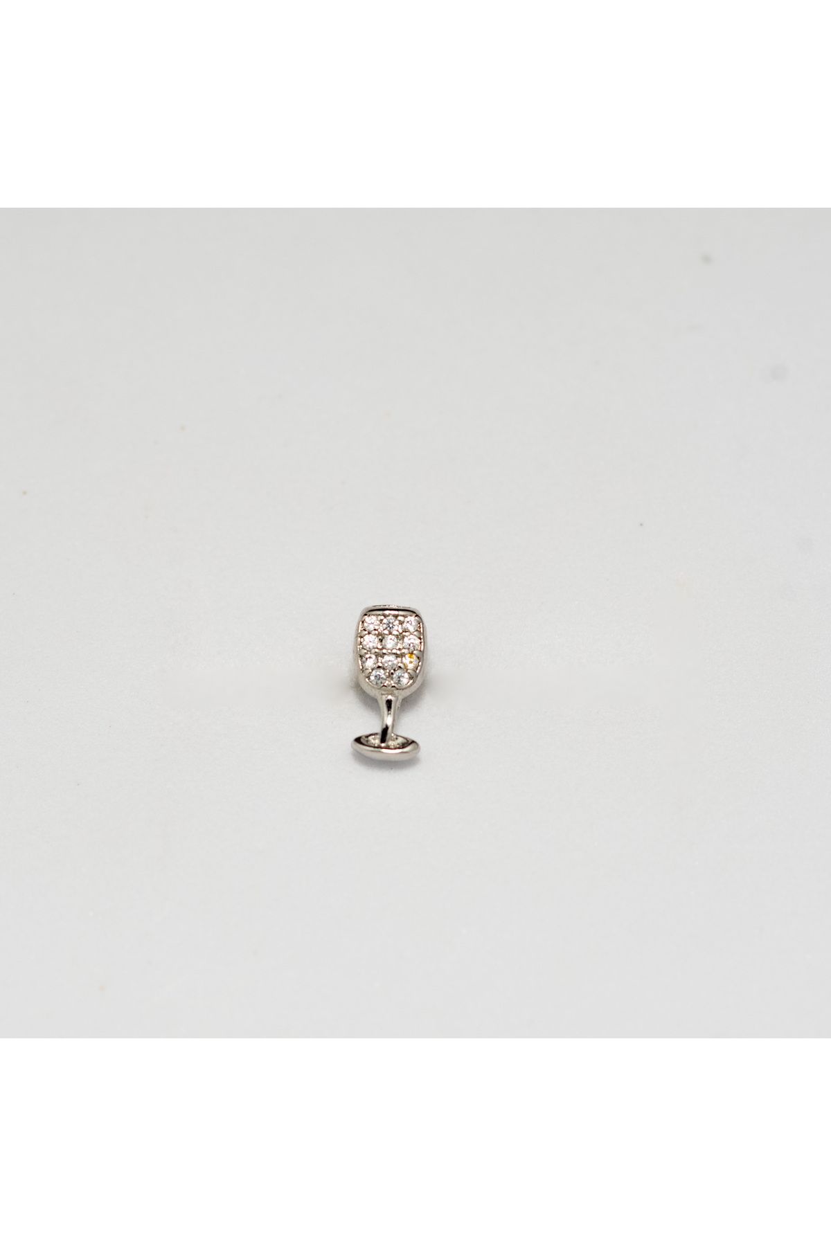 Piercing by Sever KADEH MODEL ÇELİK PIERCING… GÜMÜŞ/SILVER RENKLİ ve ŞEFFAF TAŞLI (TARGUS HELIX CONCH FLAT)
