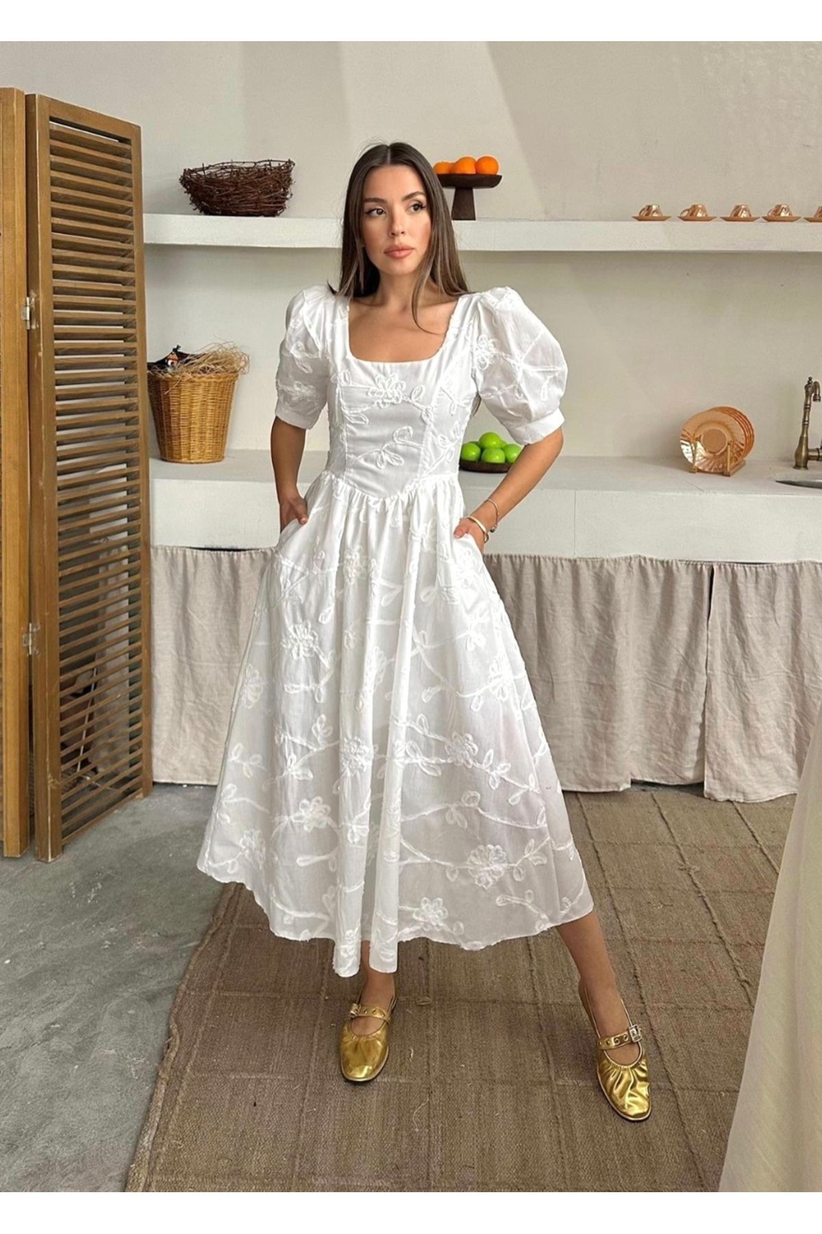 Afiş Butik Beyaz Balon Kollu Fisto Brode Midi Elbise