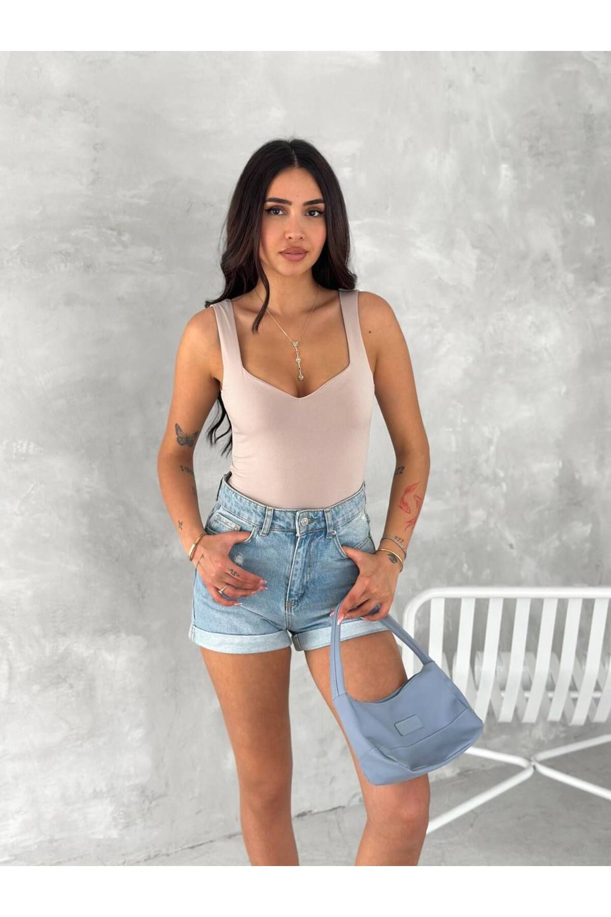Castivo Fashion Kalp Yaka İpek Dokulu Basic Body