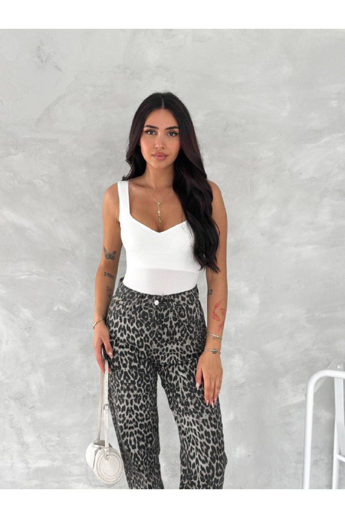 Castivo Fashion Kalp Yaka İpek Dokulu Basic Body