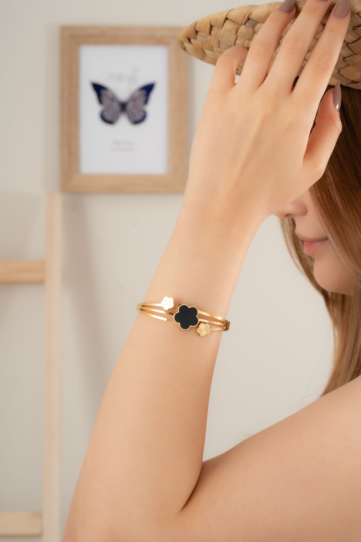 Finesa Jewelry Kadın Siyah Yonca Detaylı Altın Sarısı Şık Bileklik