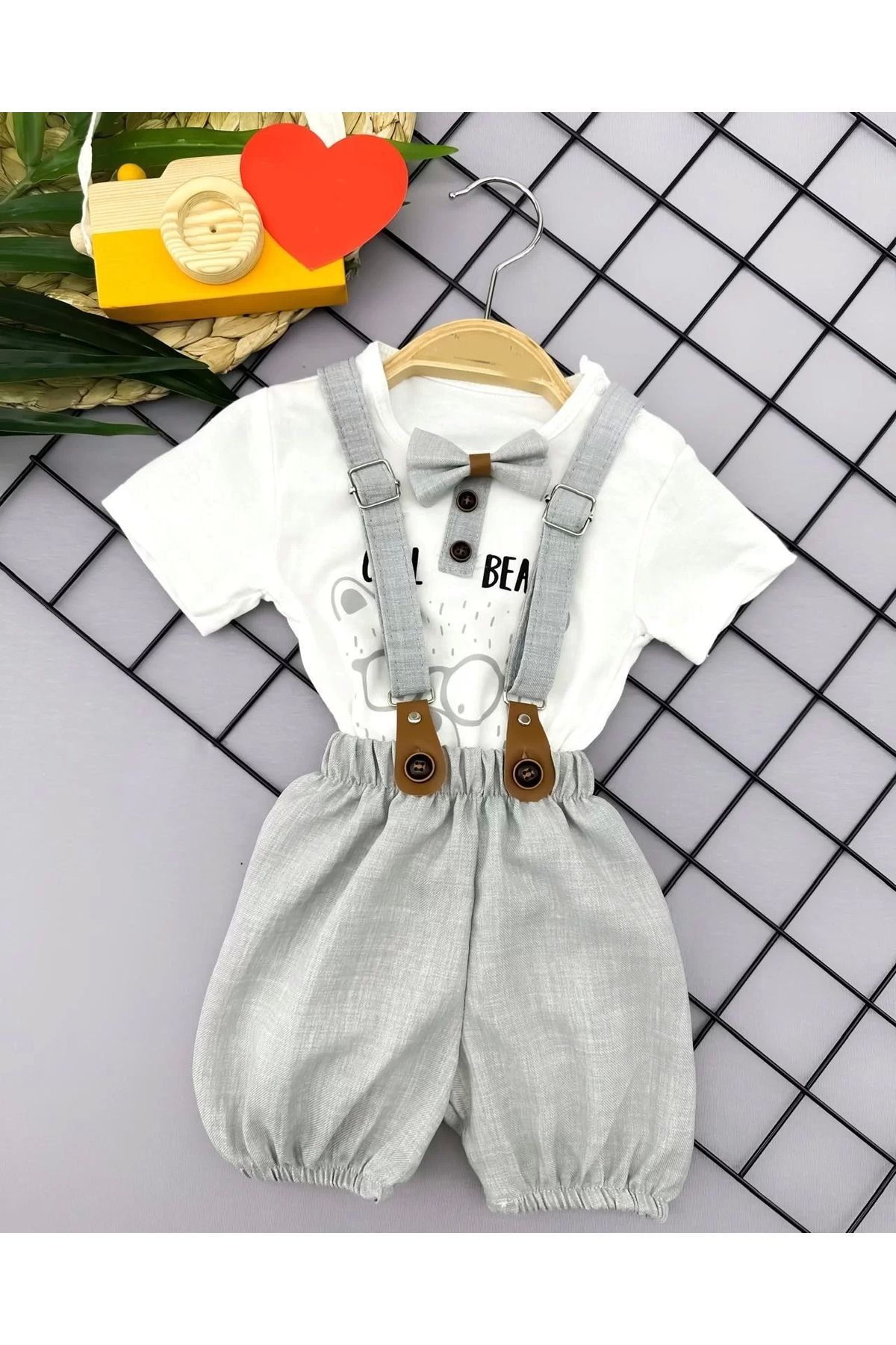Dilara Boutique 9-12-18-24 Ay Papyon Detaylı Keten Şort Salopet Tişörtlü 2li Erkek Bebek Takımı
