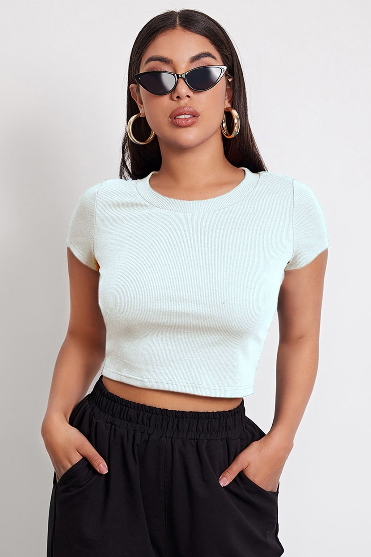 Dilara Boutique Kadın Beyaz Yuvarlak Yaka Yarım Kol Crop Top Bluz