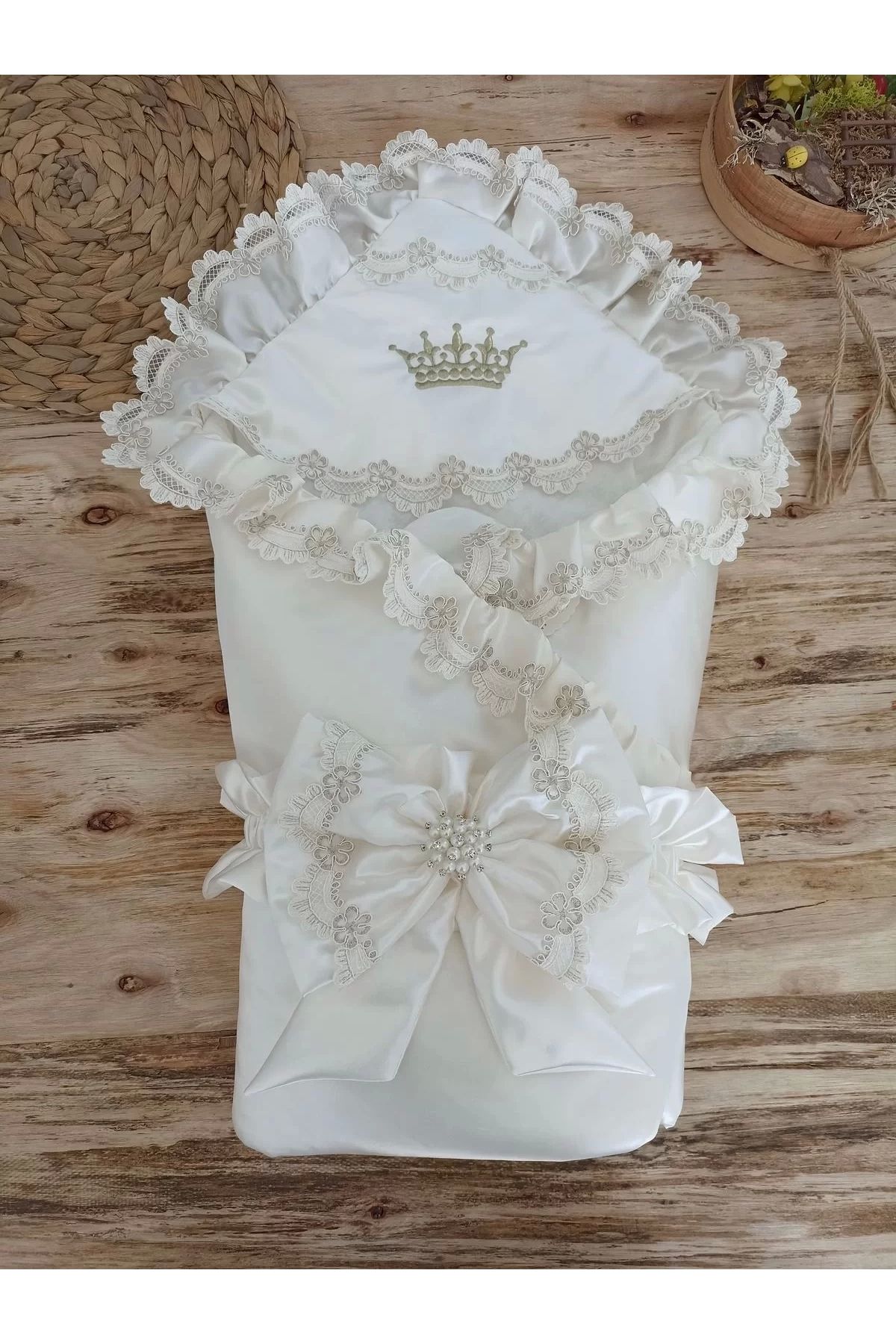 Moda Şahsenem Yenidoğan Harika Kelebek Nakışlı Trilüks Kundak Bebek Battaniyesi Ekru