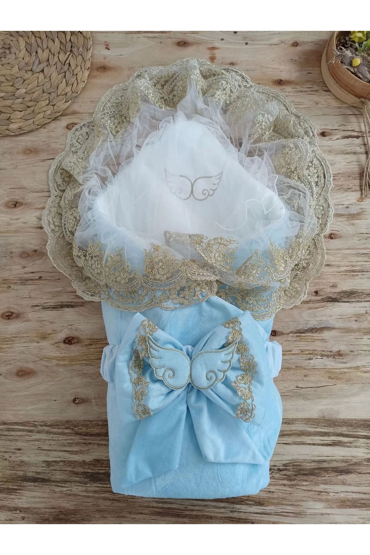 Moda Şahsenem Yenidoğan Soft Kumru Melek Kanat Fiyonklu Gold Çift Dantel Duvaklı Trilüks Kundak Bebek Battaniyesi