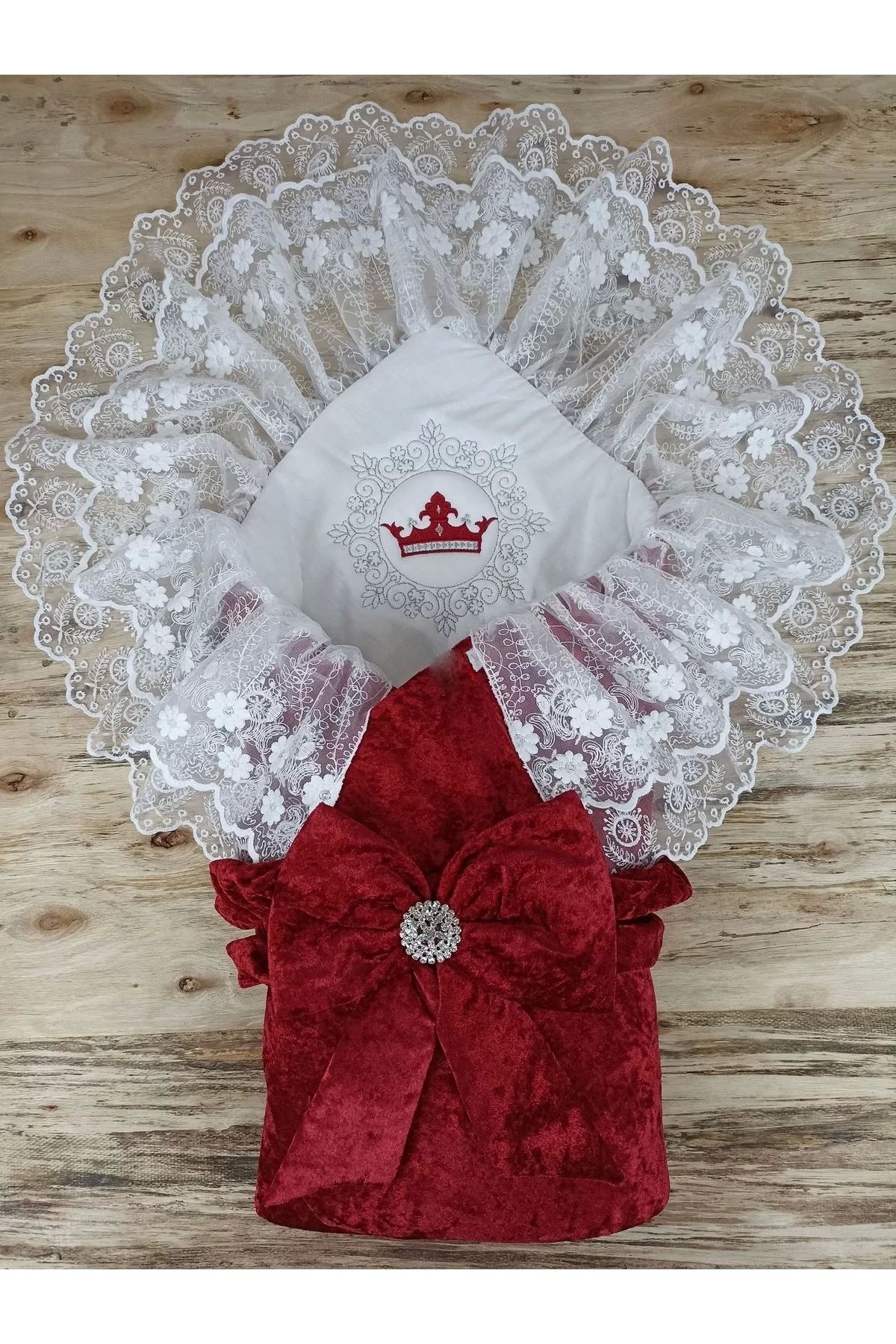 Moda Şahsenem Yenidoğan Saray Kadife Taç Nakışlı İnci Fiyonklu Çift Dantel Duvak Trilüks Kundak Bebek Battaniyesi