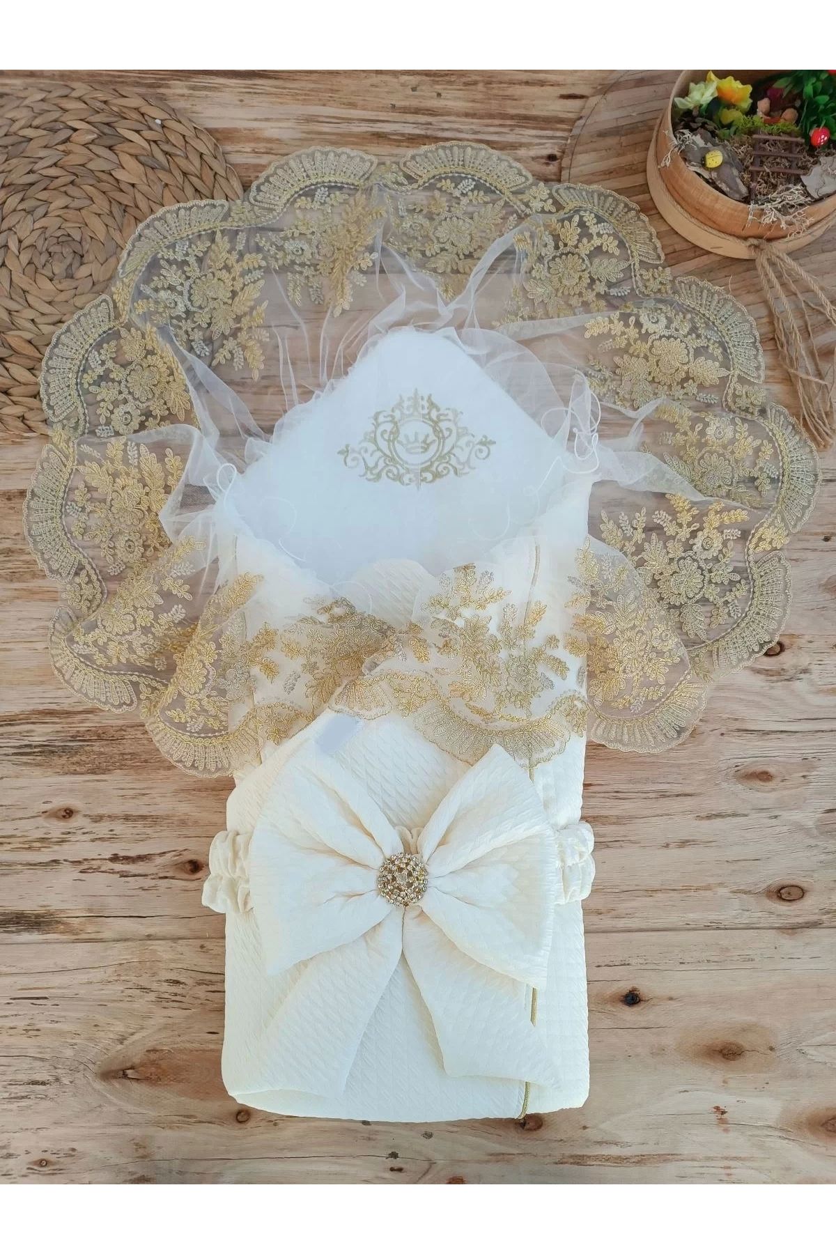 Moda Şahsenem Yenidoğan Piramitland Taşlı Gold Güpür İşleme Bebek Battaniyesi Kundak Ekru