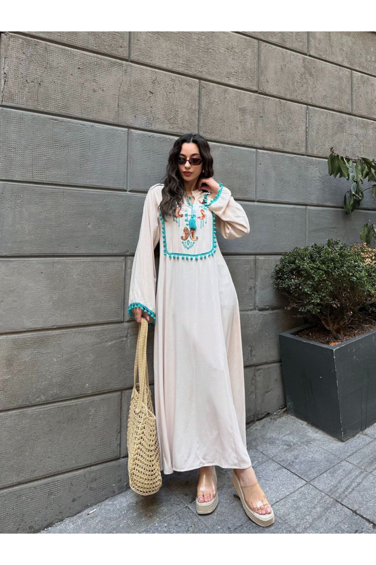 Castivo Fashion Etnik Nakışlı Püskül Detaylı Uzun Elbise