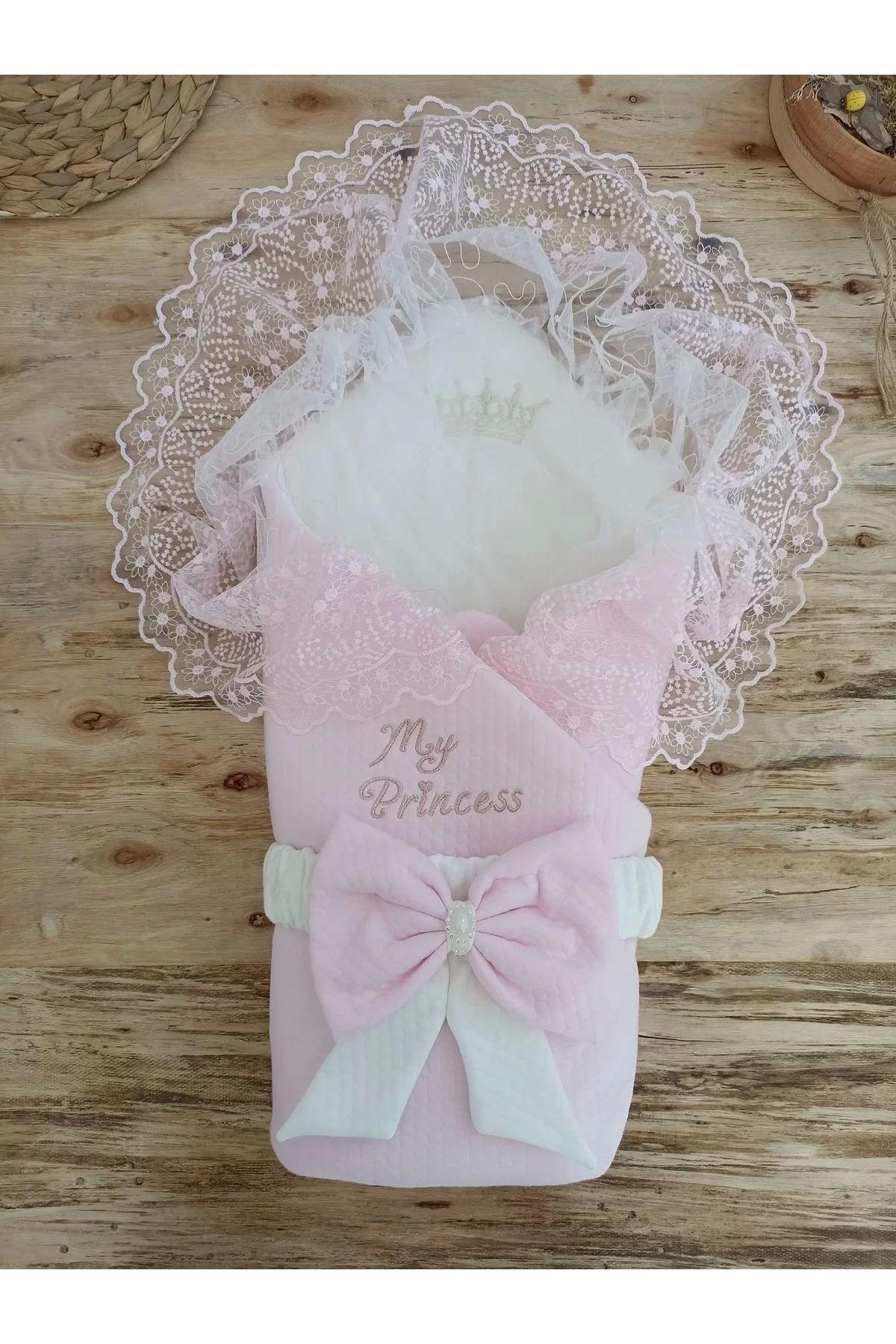Moda Şahsenem Bal Peteği My Princess Taç Nakış İnci Fiyonklu Dantel Duvaklı Delüks Kundak Bebek Battaniyesi Pembe