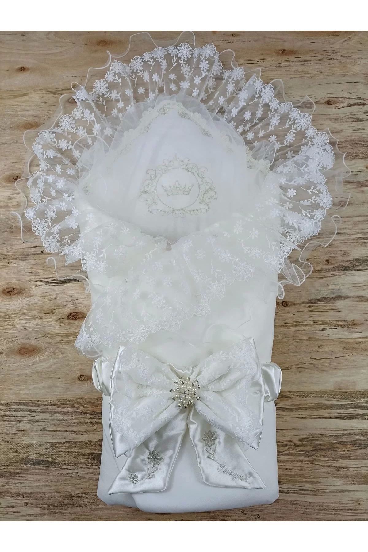 Moda Şahsenem Yenidoğan İpek Venüs Taç Nakışlı Delüks Kundak Bebek Battaniyesi Ekru