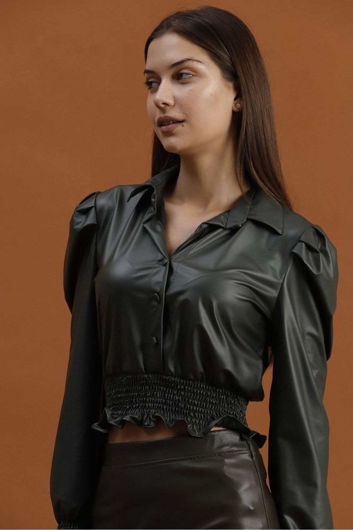 Castivo Fashion Büzgü Detaylı Suni Deri Kadın Abiye Bluz