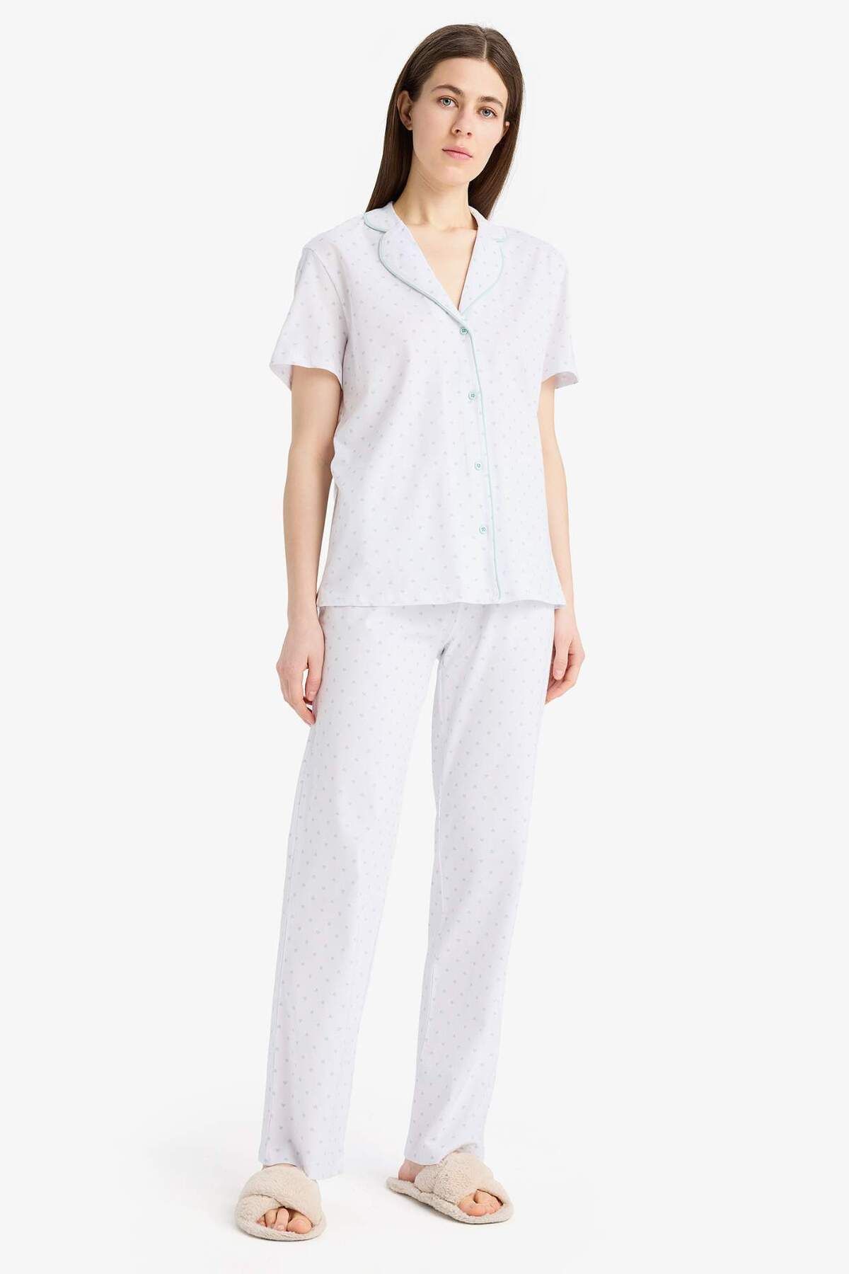 DeFacto Regular Fit Pijama Takımı Kısa Kollu Pijama Üstü Esnek Belli Uzun Pijama Altı-Fall in Love E0265AX25