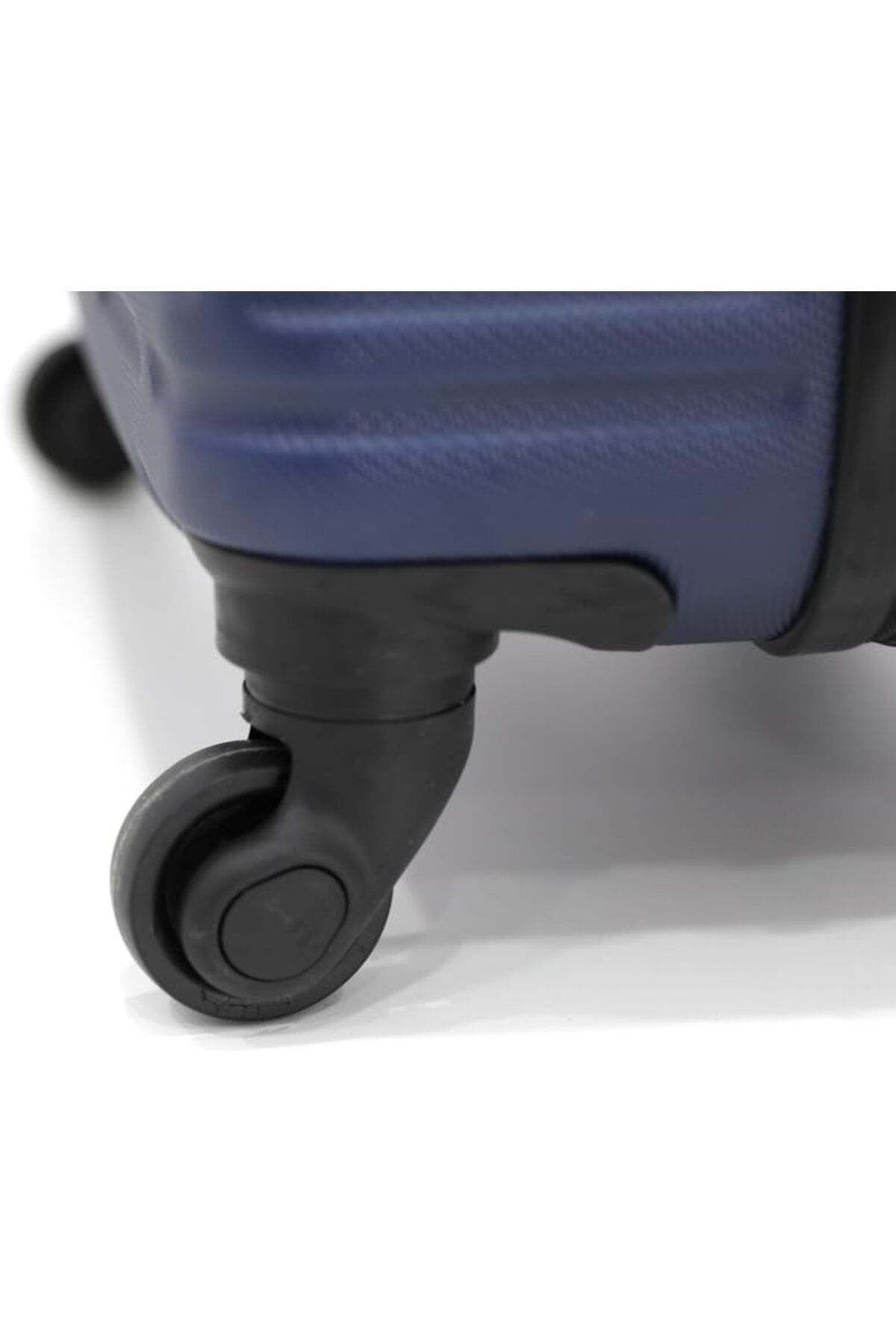 ELANTRA-Travel Suitcases with Double Rotating Wheels and Digital Lock 4
