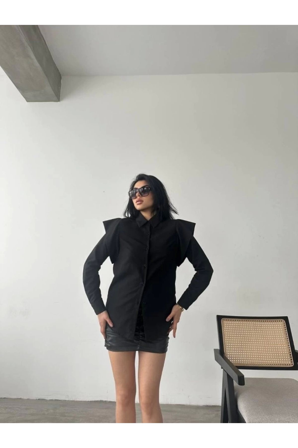 Butik Omuz Tasarım Detaylı Gömlek