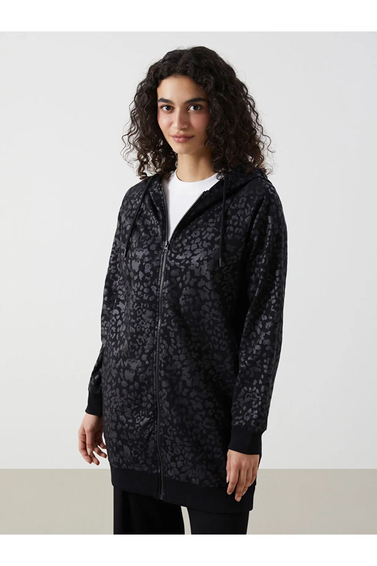 LC Waikiki LCW Modest Siyah Kapüşonlu Desenli Kadın Fermuarlı Sweatshirt
